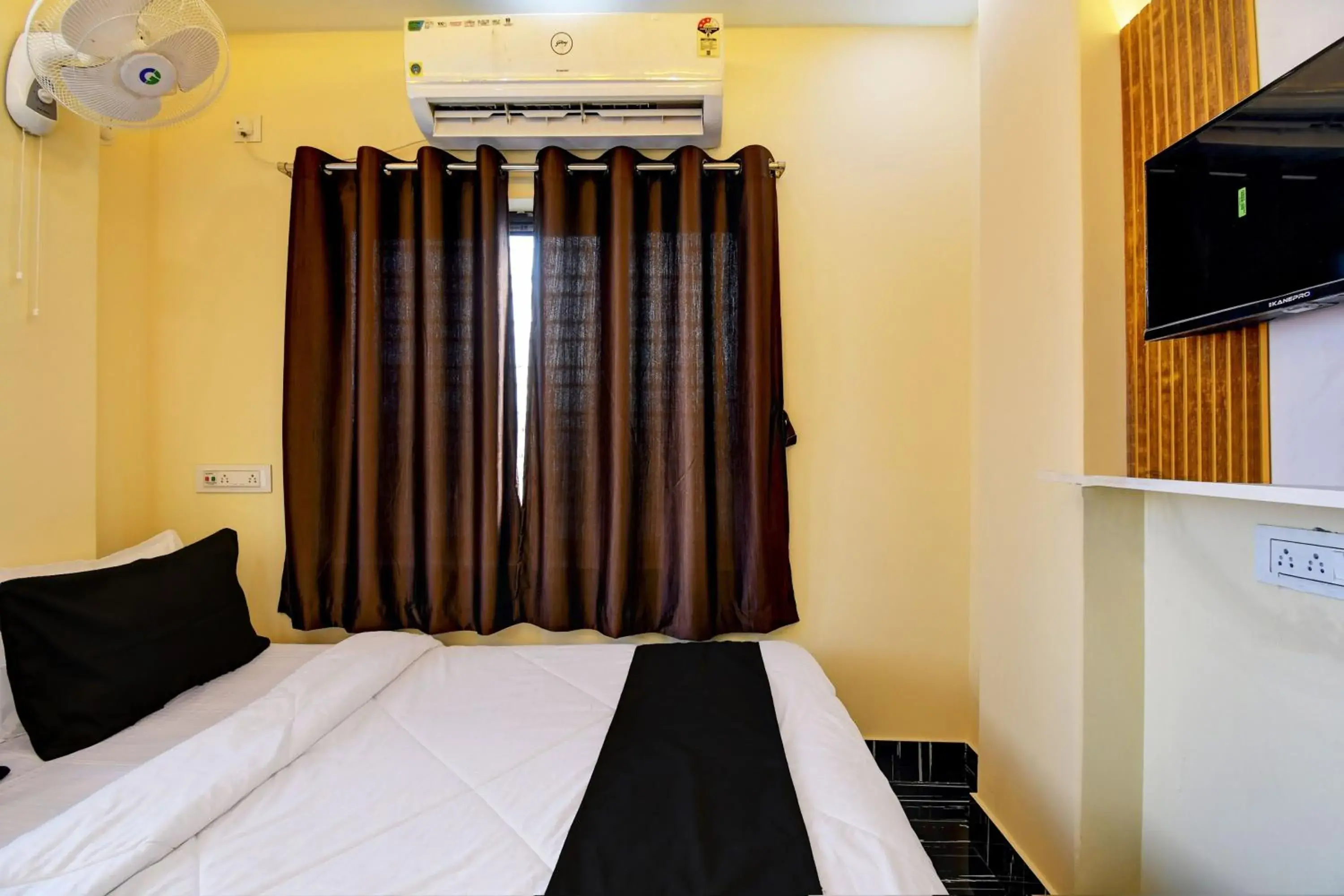 Bedroom, Bed in Hotel O Chilli Pepper Hotel and Restaurant Bedroom, Bed in Hotel O Chilli Pepper Hotel and Restaurant