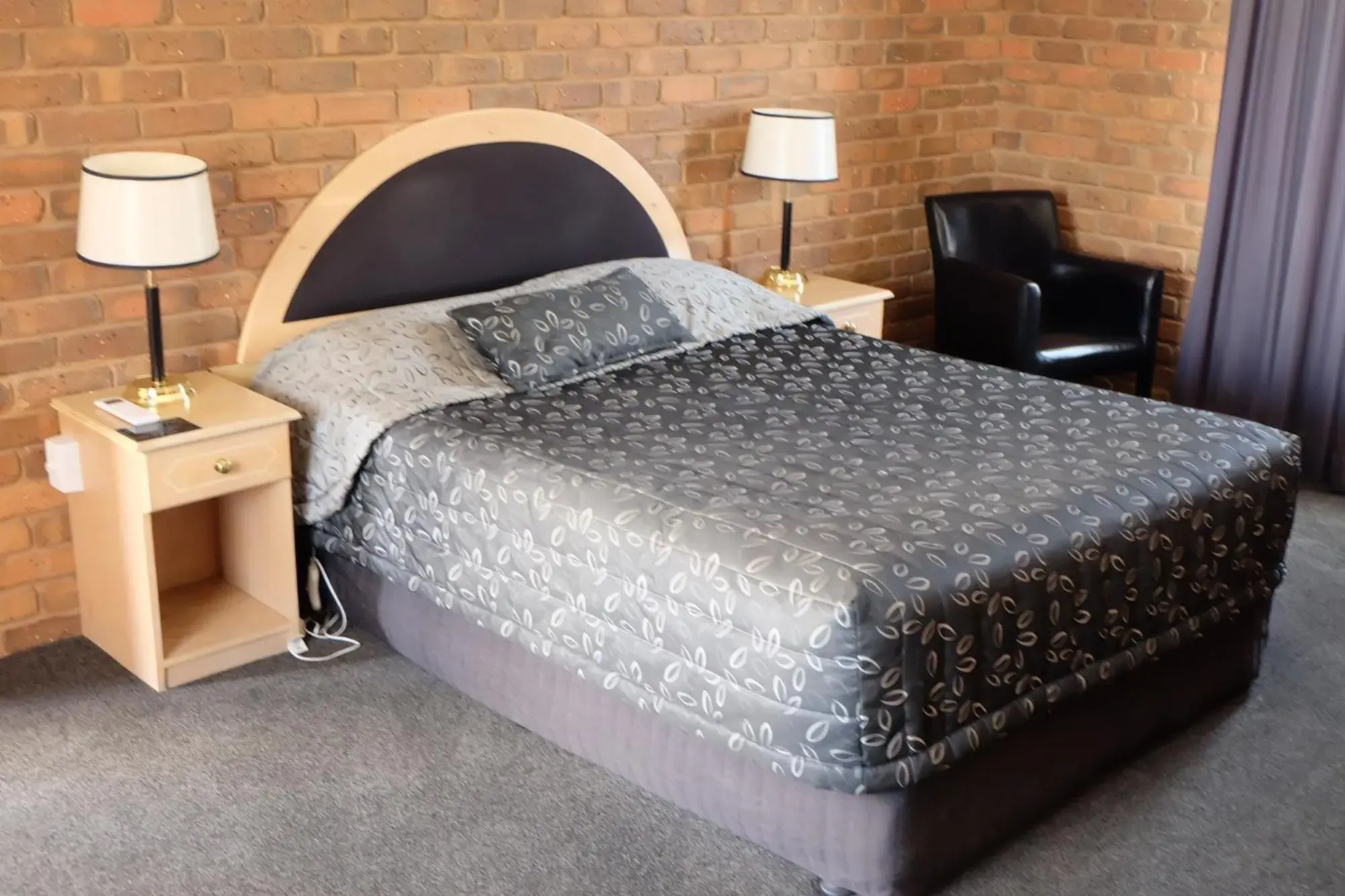 Bed in Charles sturt motor inn Bed in Charles sturt motor inn