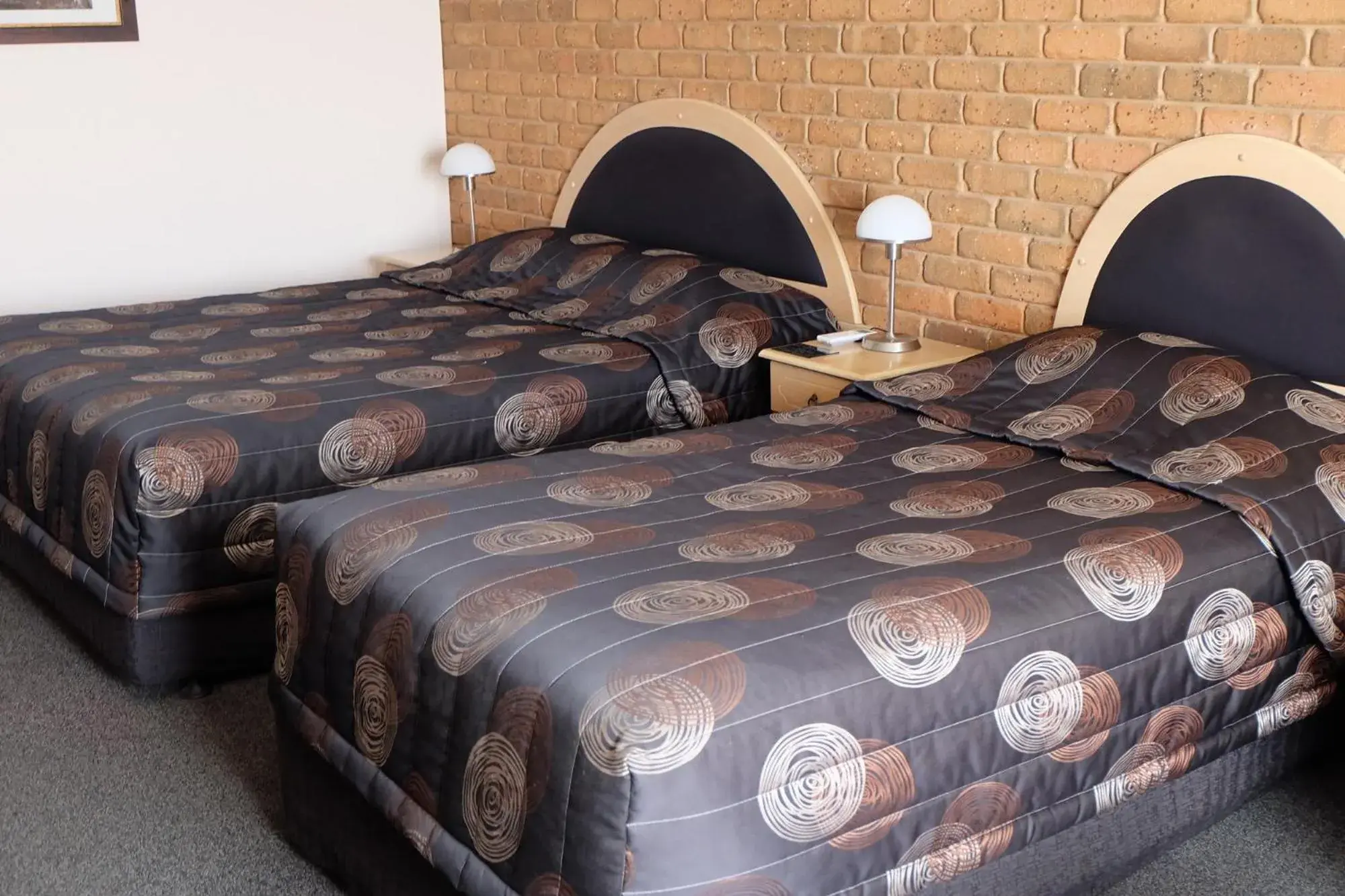 Bed in Charles sturt motor inn Bed in Charles sturt motor inn