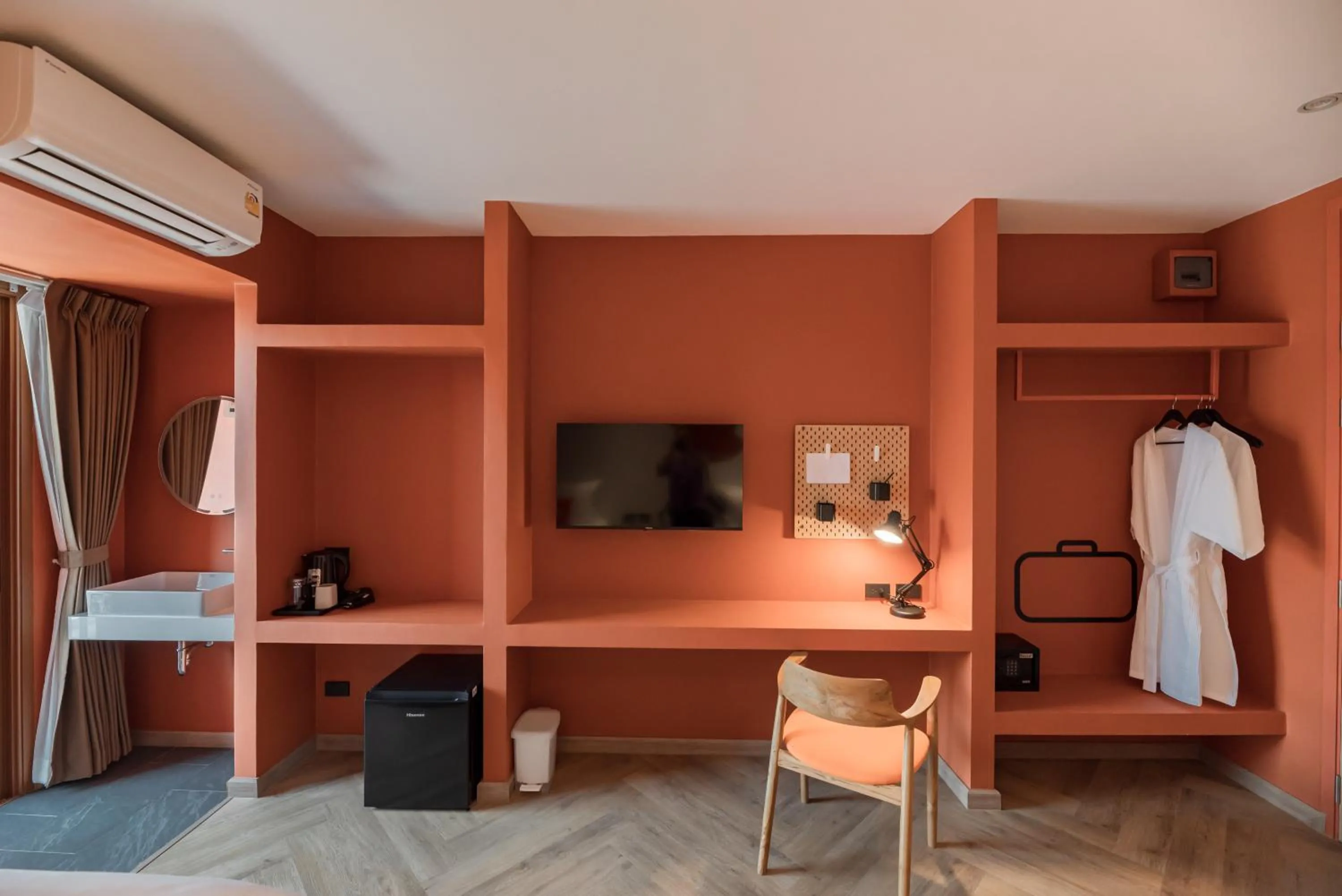 Blu Monkey Hub and Hotel Bangsaen