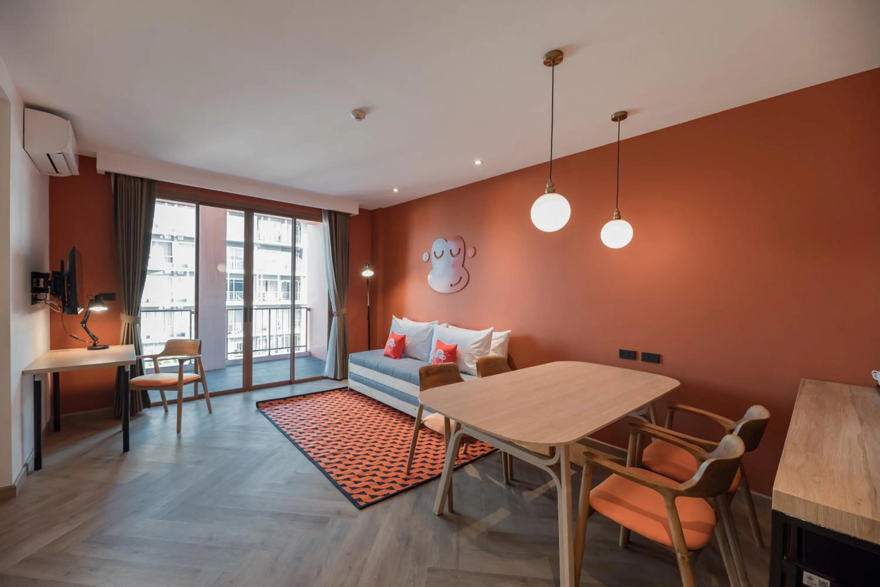 Blu Monkey Hub and Hotel Bangsaen