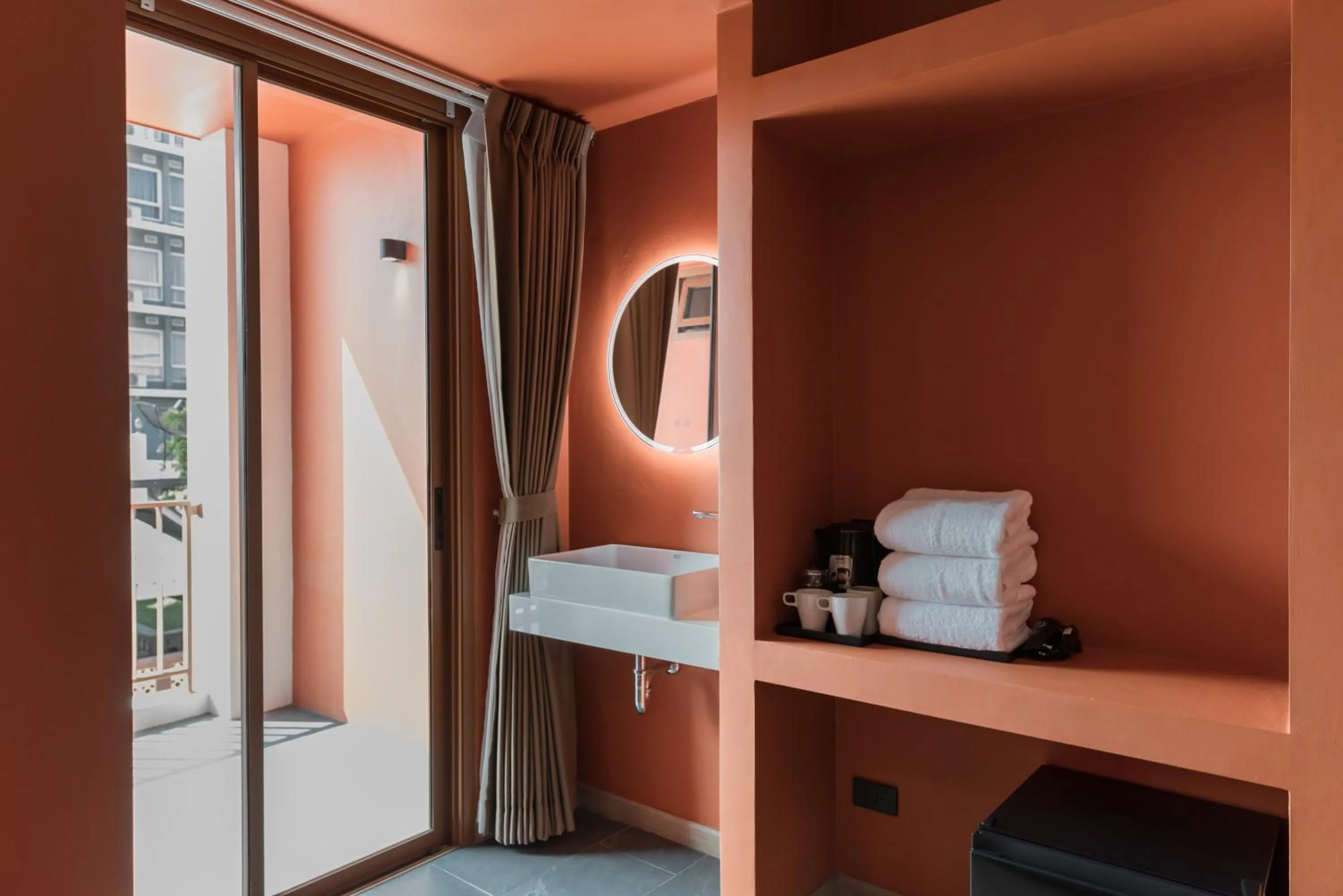 Blu Monkey Hub and Hotel Bangsaen