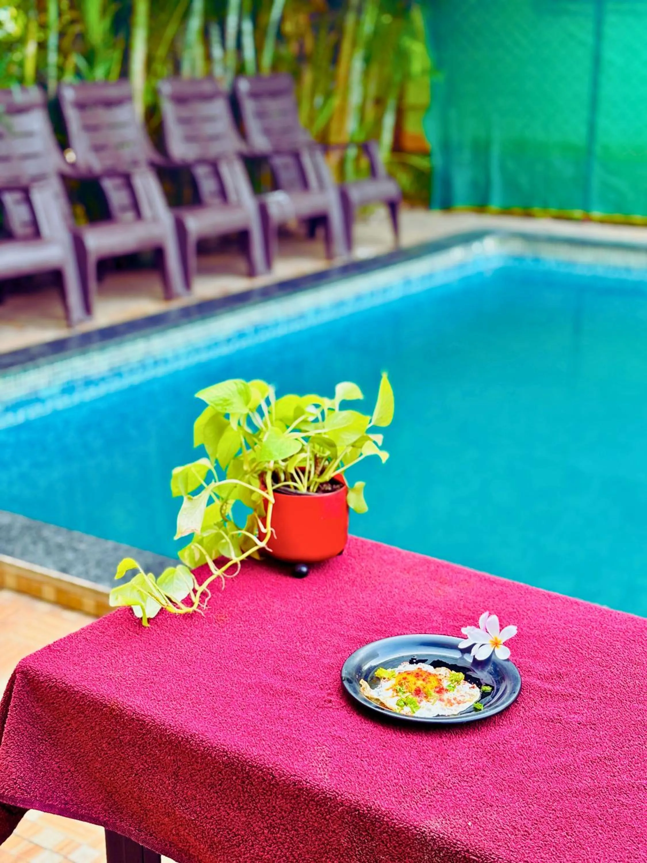 Swimming pool in Anant Villa & Resorts