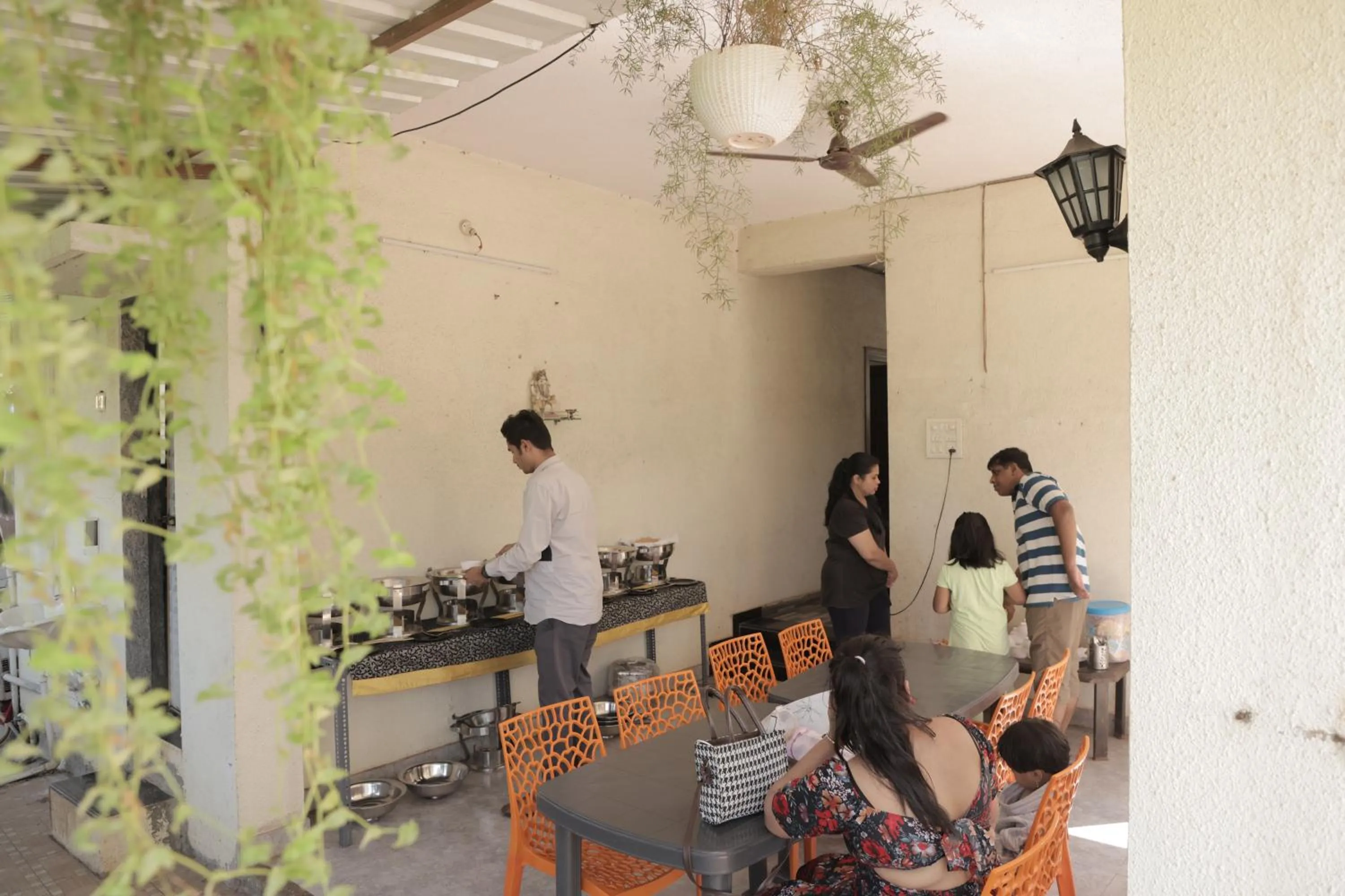 Restaurant/places to eat in Anant Villa & Resorts