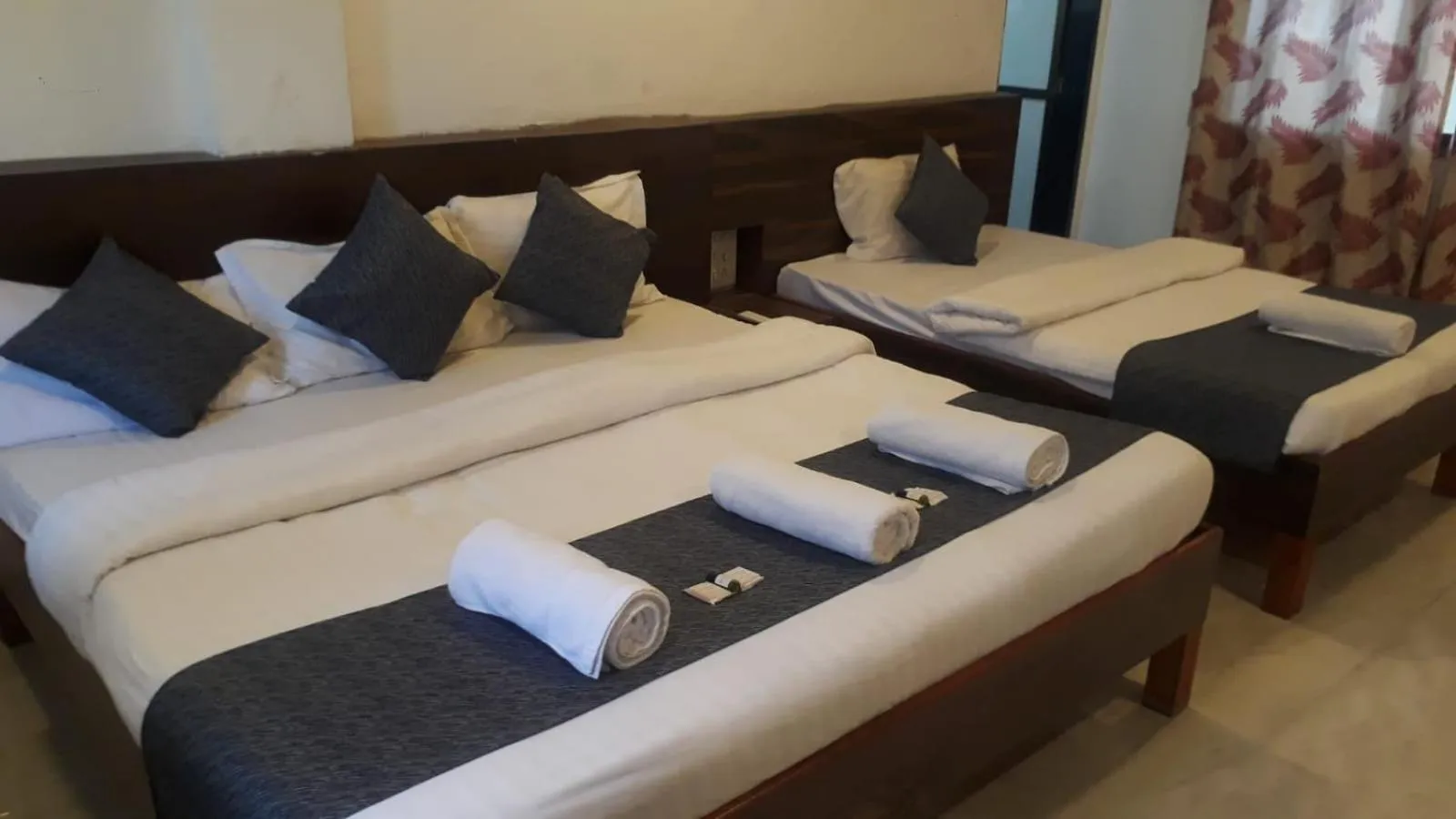 Photo of the whole room, Bed in Anant Villa & Resorts