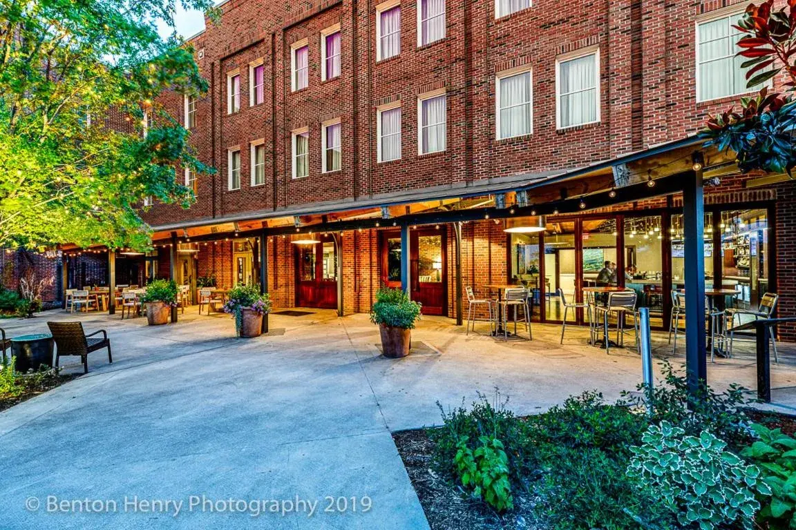 Inner courtyard view in The Inn At The Crossroads Inner courtyard view in The Inn At The Crossroads