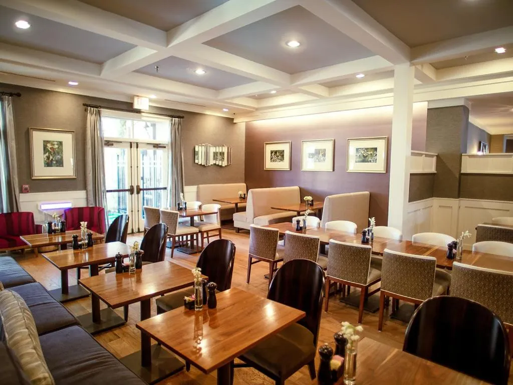 Restaurant/places to eat in The Inn At The Crossroads