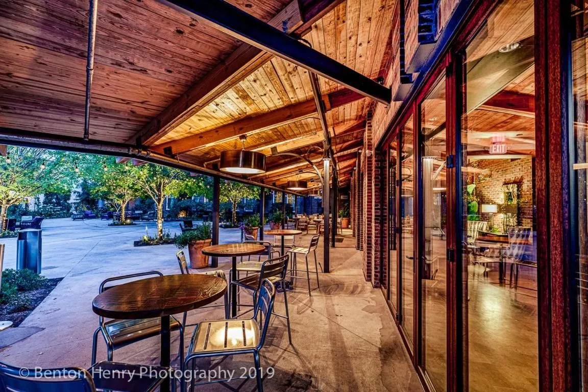 Lounge or bar in The Inn At The Crossroads