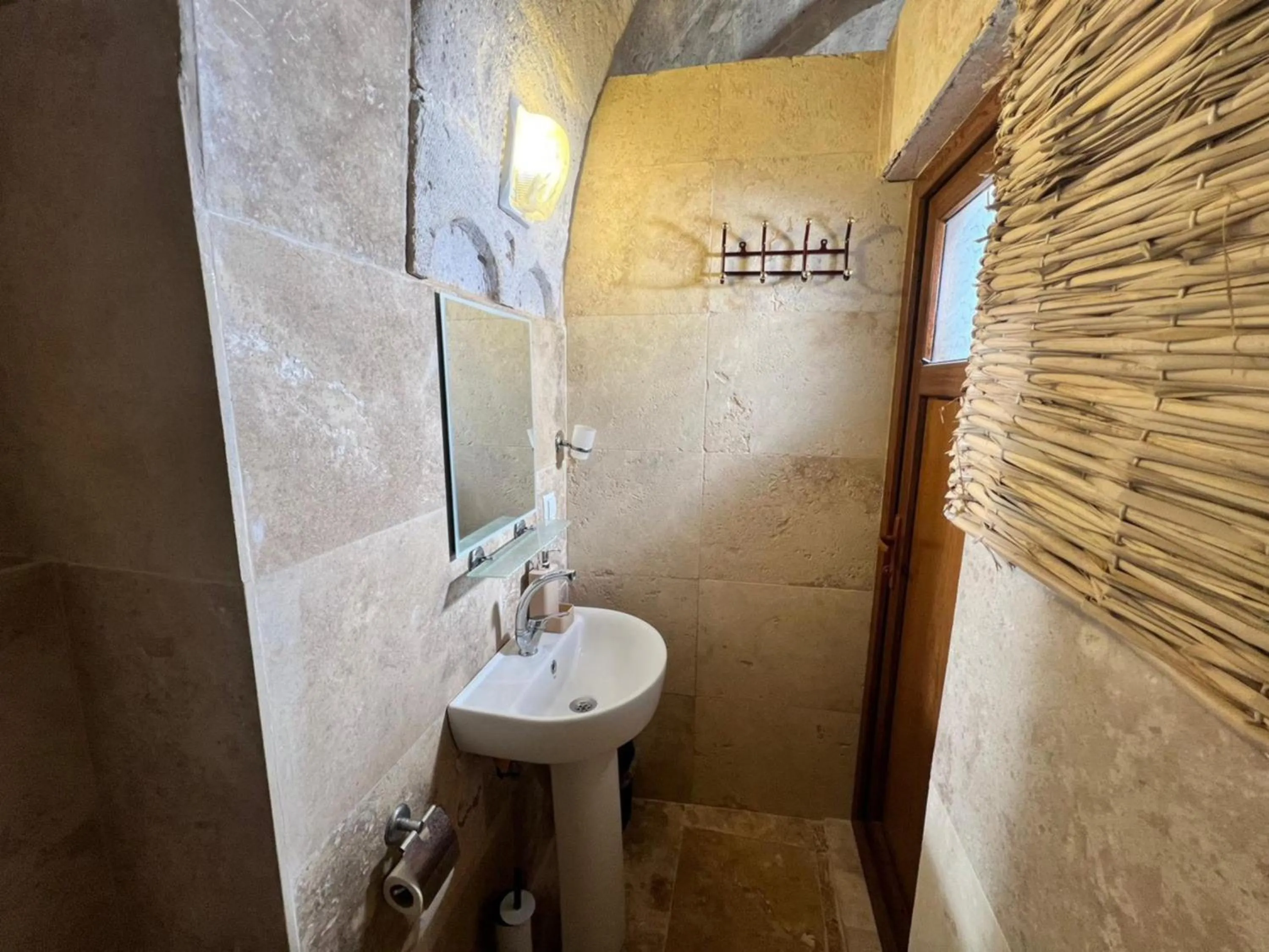 Shower in Yeşilöz inn Cave otel