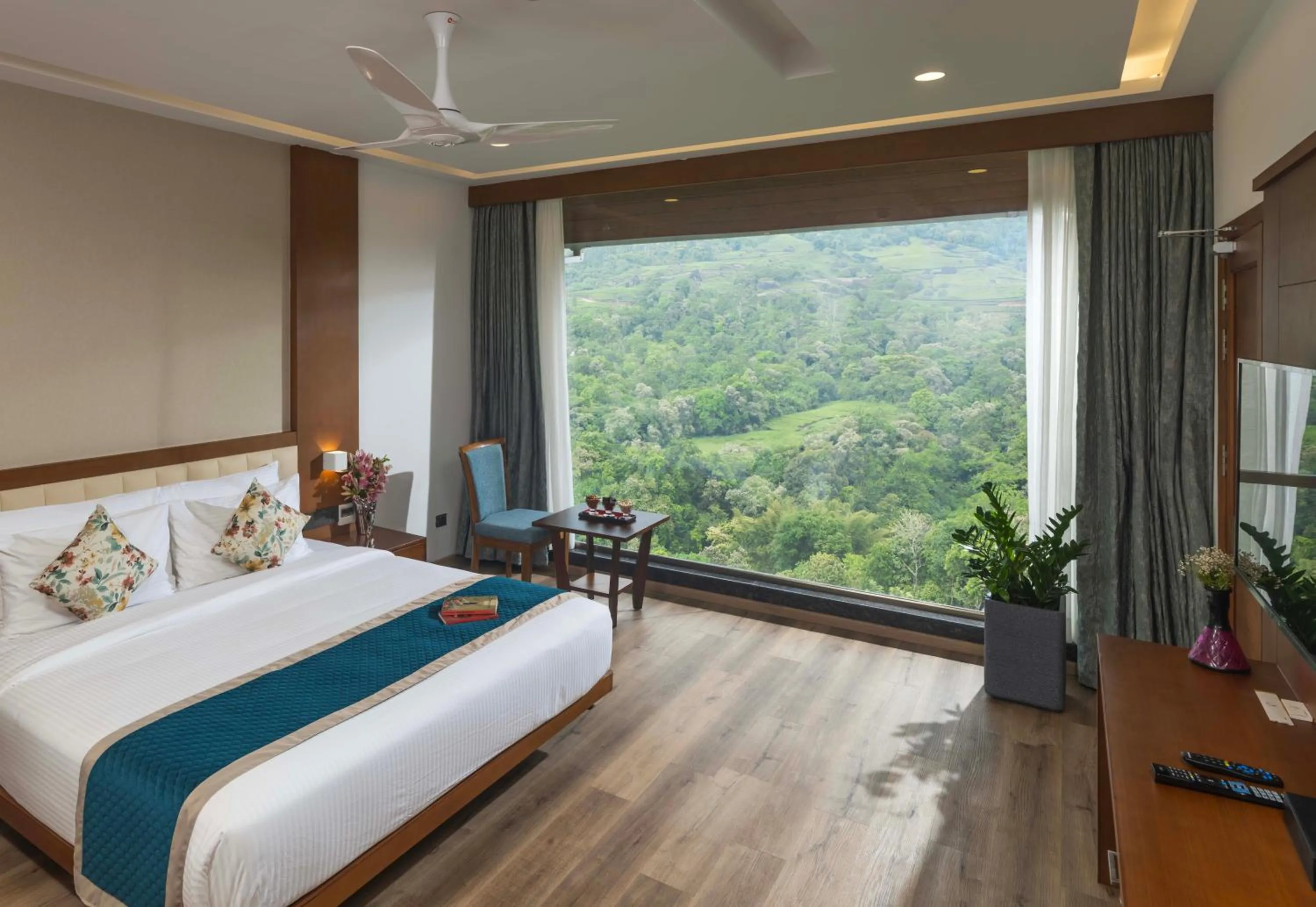 Bedroom, Bed in The Grand Cliff Resort Munnar