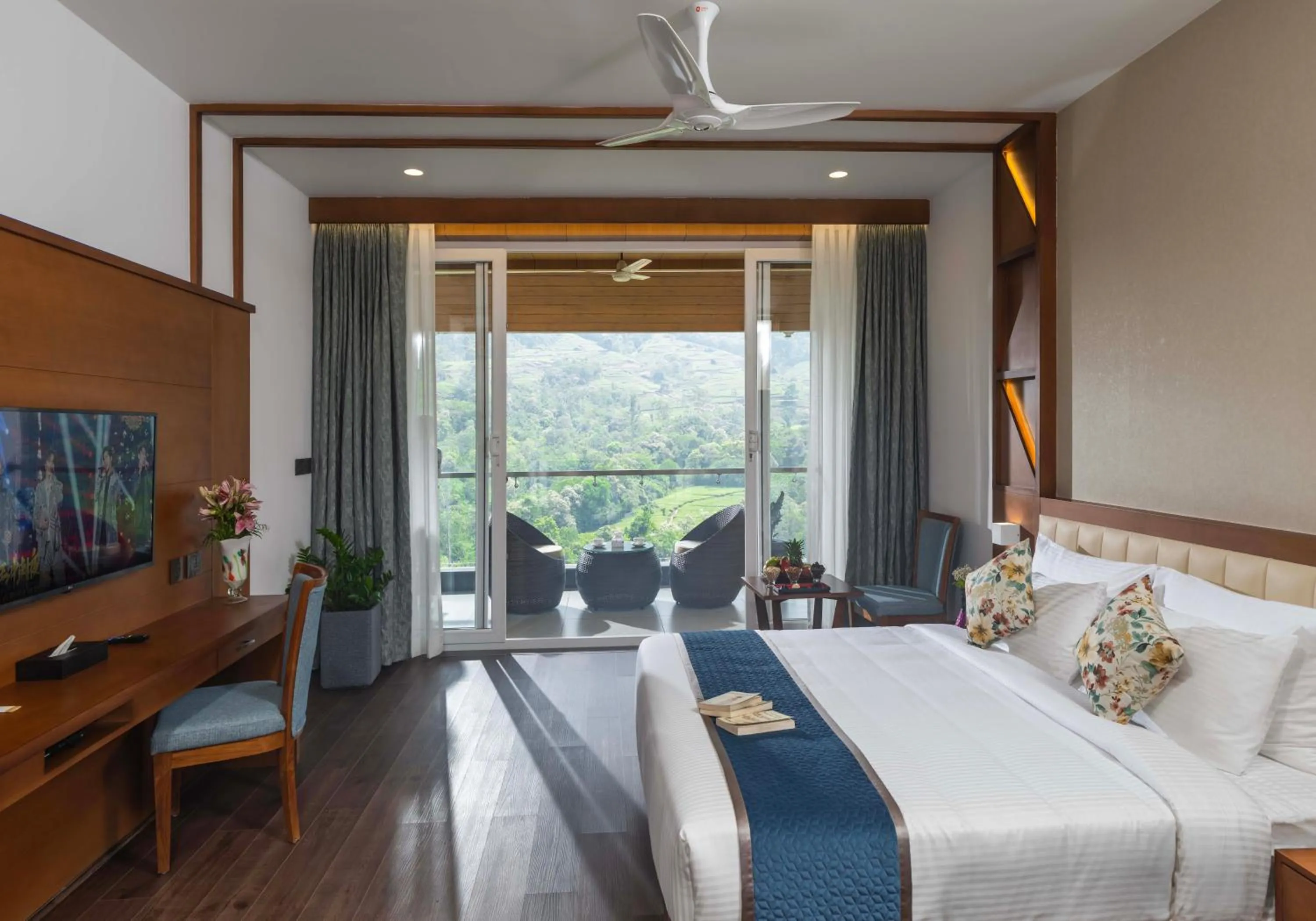 Bedroom, Bed in The Grand Cliff Resort Munnar
