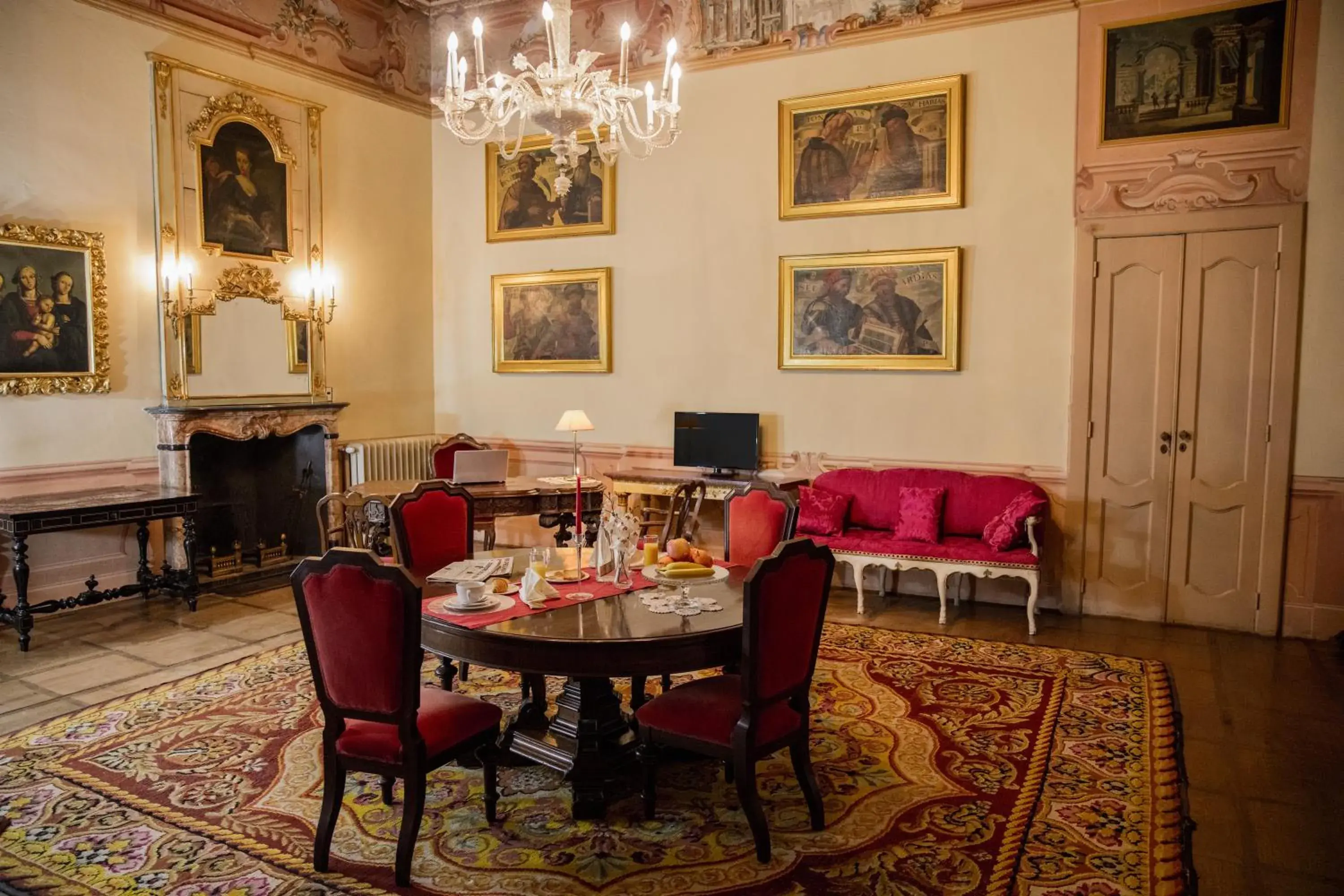 Living room in Villa Cagnola Living room in Villa Cagnola