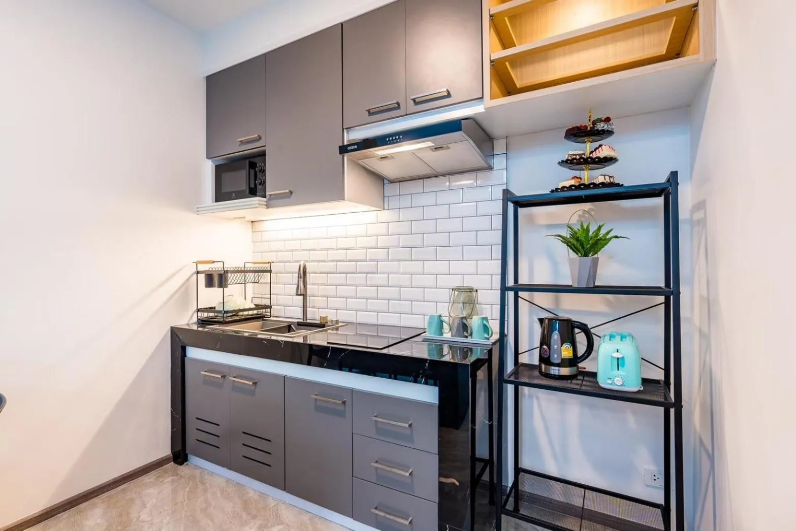 Kitchen or kitchenette in 58/20 Pool Villa