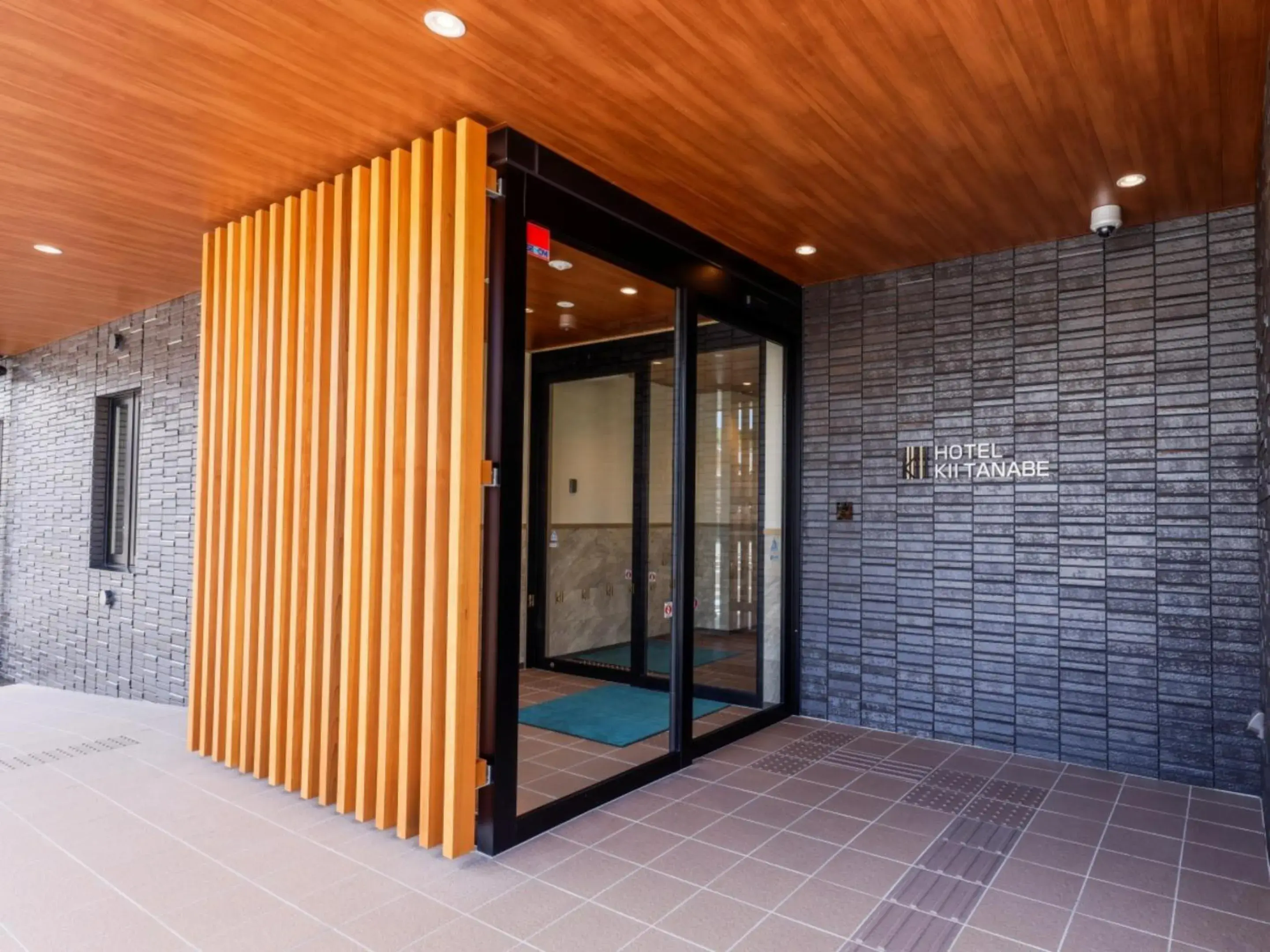 Facade/entrance in Hotel Kii Tanabe Facade/entrance in Hotel Kii Tanabe