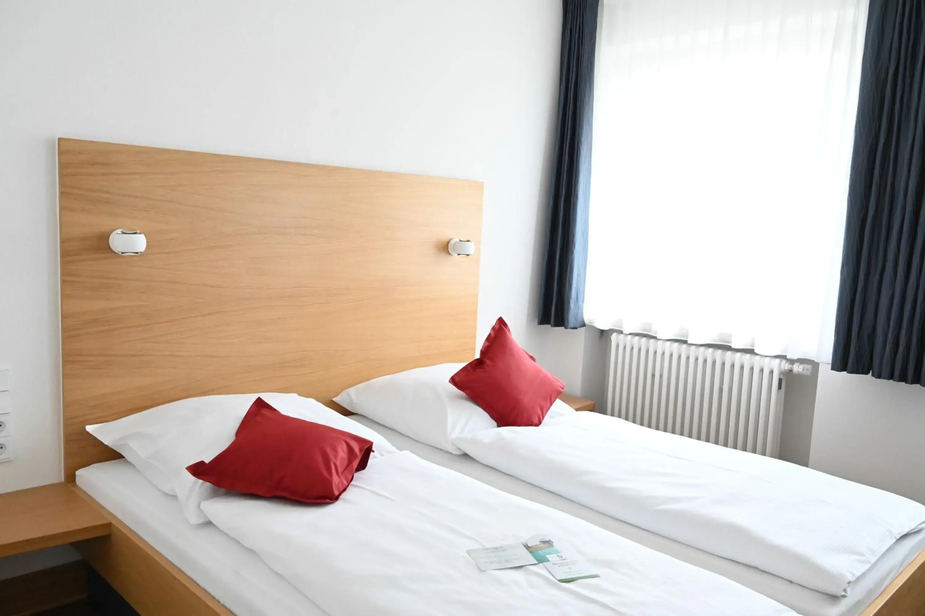 Twin Room with Bathroom - single occupancy in Bildungs- & Tagungshäuser Vierzehnheiligen Twin Room with Bathroom - single occupancy in Bildungs- & Tagungshäuser Vierzehnheiligen