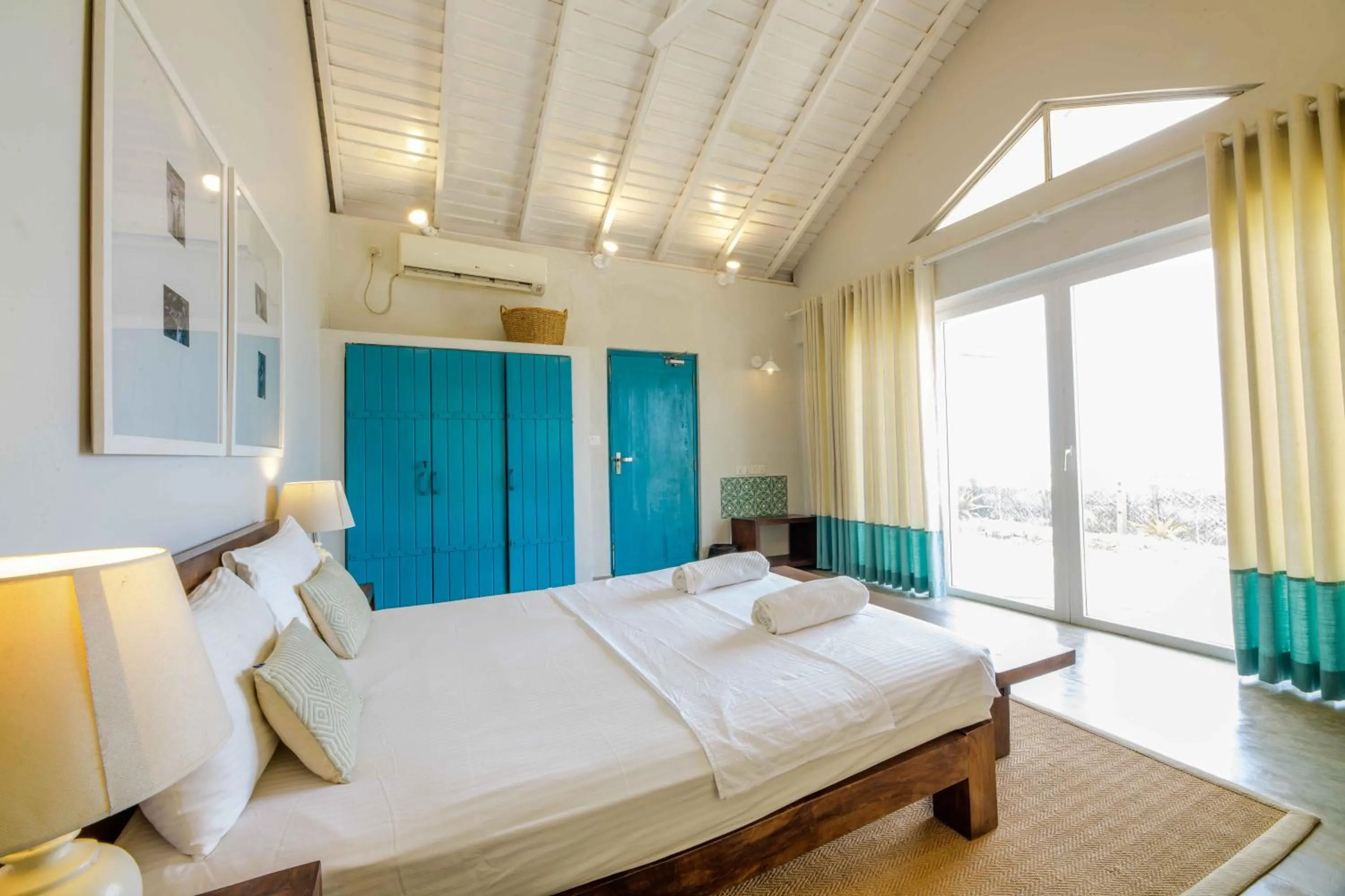 Bedroom, Bed in Bedrock Beach Villas