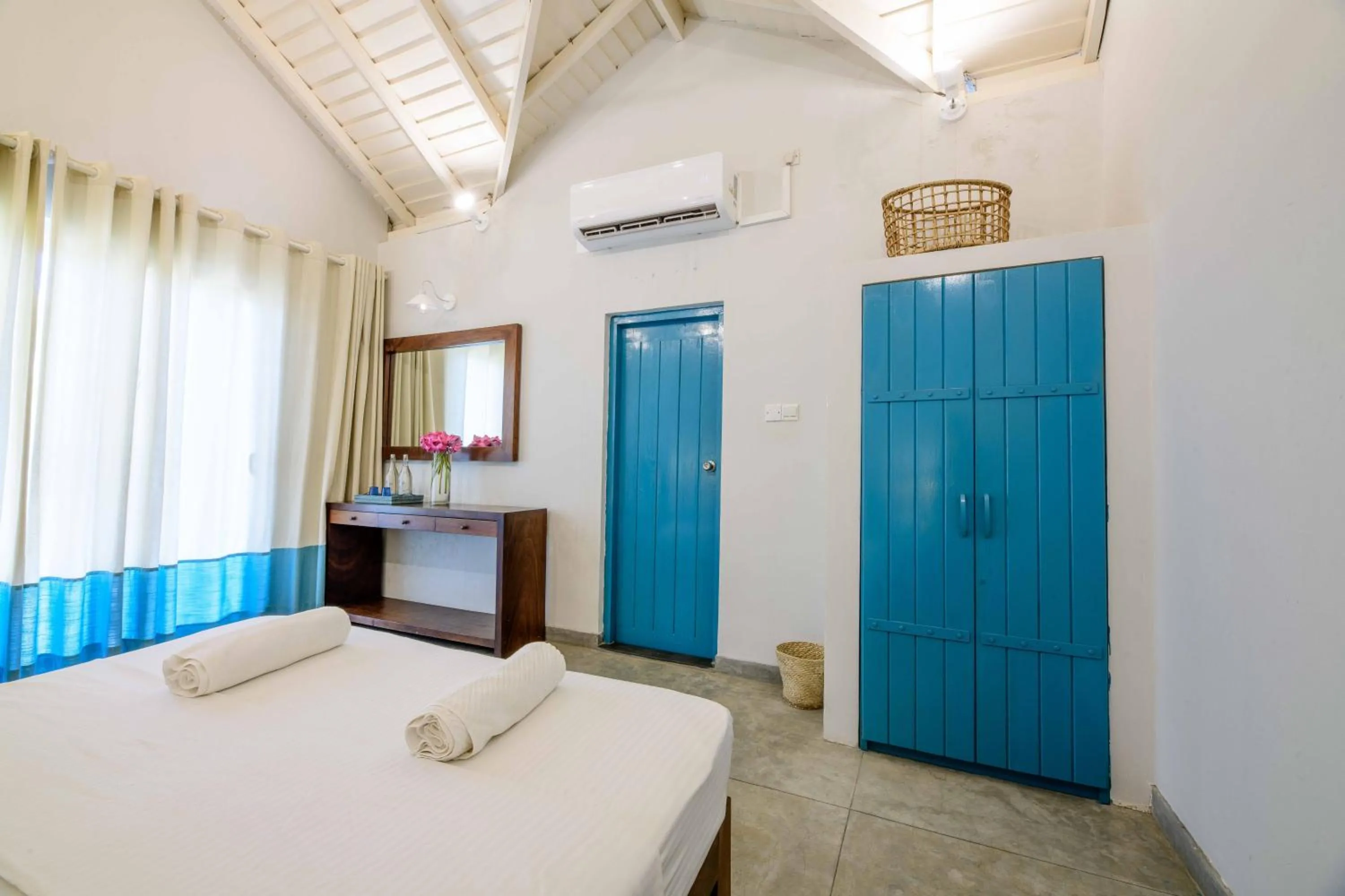 Bedroom, Bed in Bedrock Beach Villas