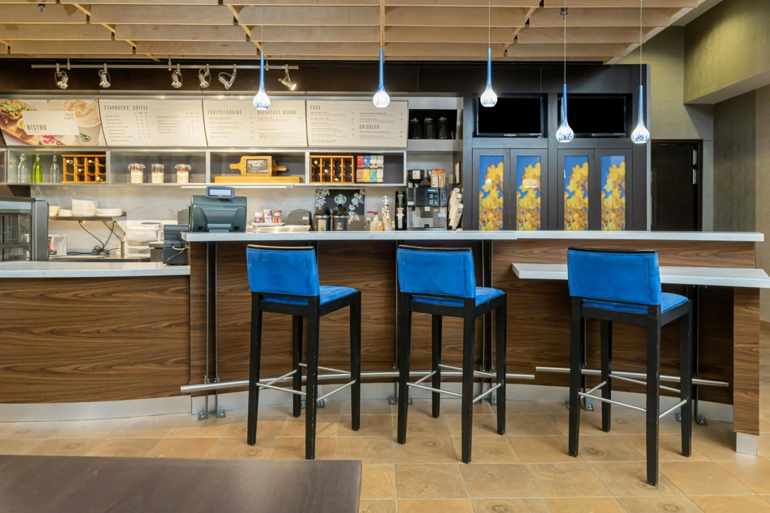 Restaurant/places to eat in Courtyard by Marriott Asheville Airport