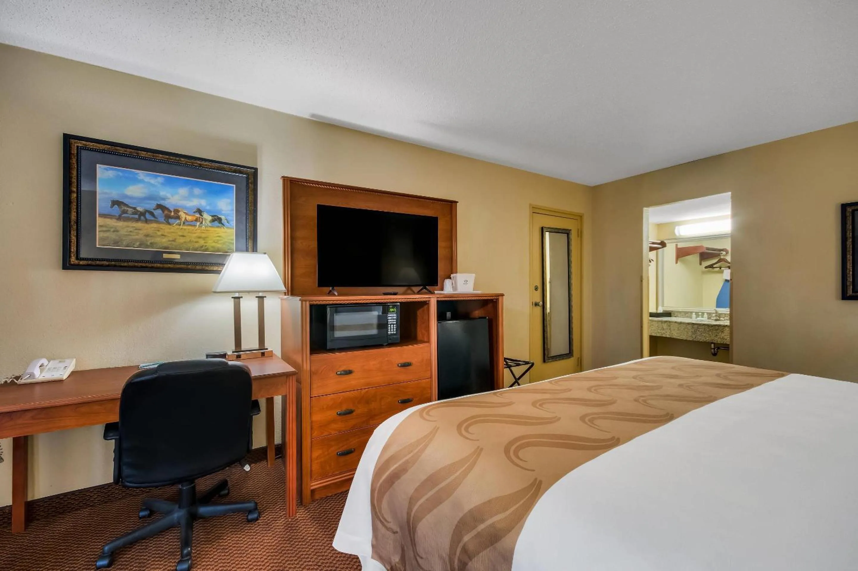 Bedroom, Bed in Quality Inn Chickasha