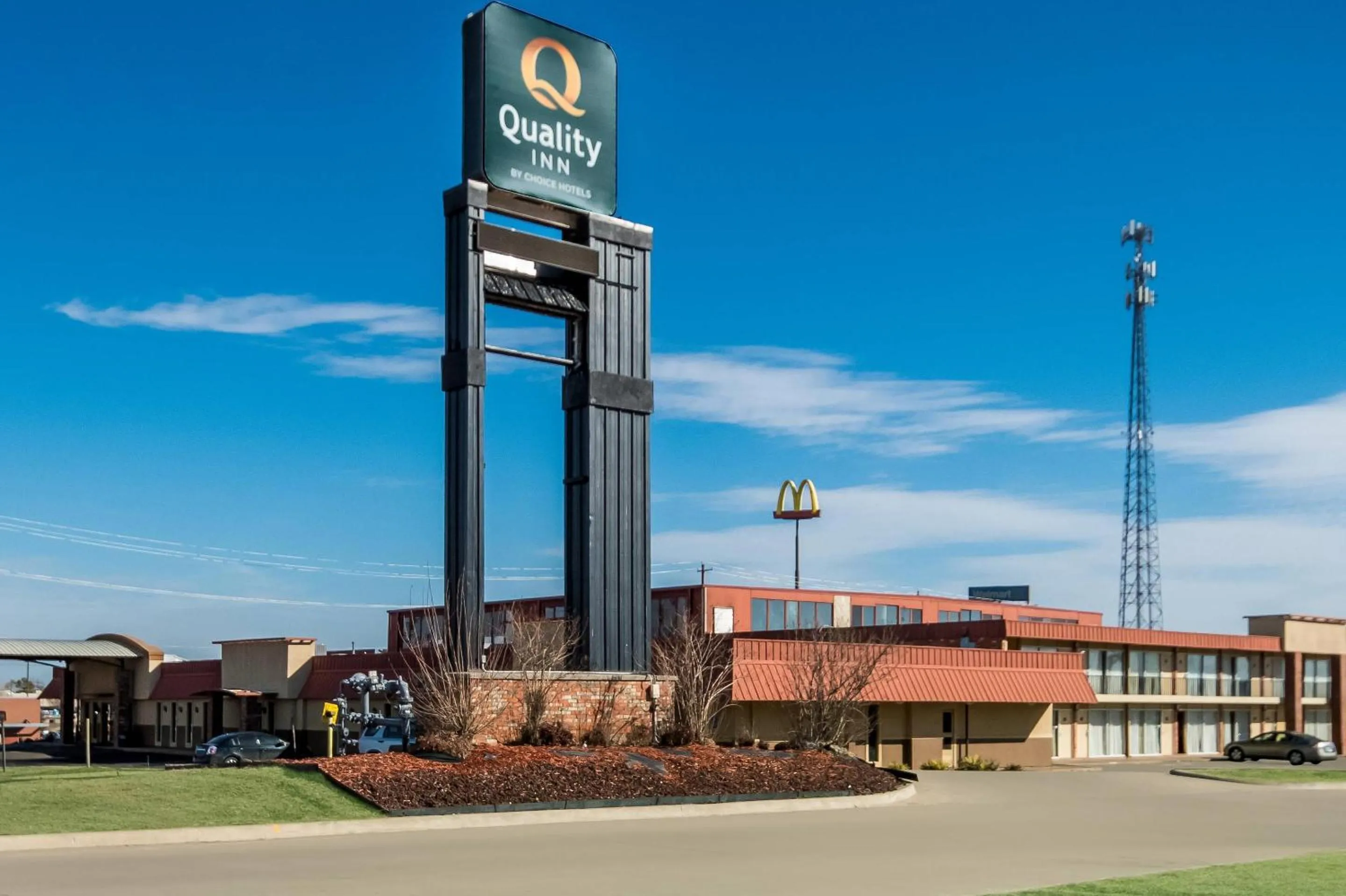 Property building in Quality Inn Chickasha