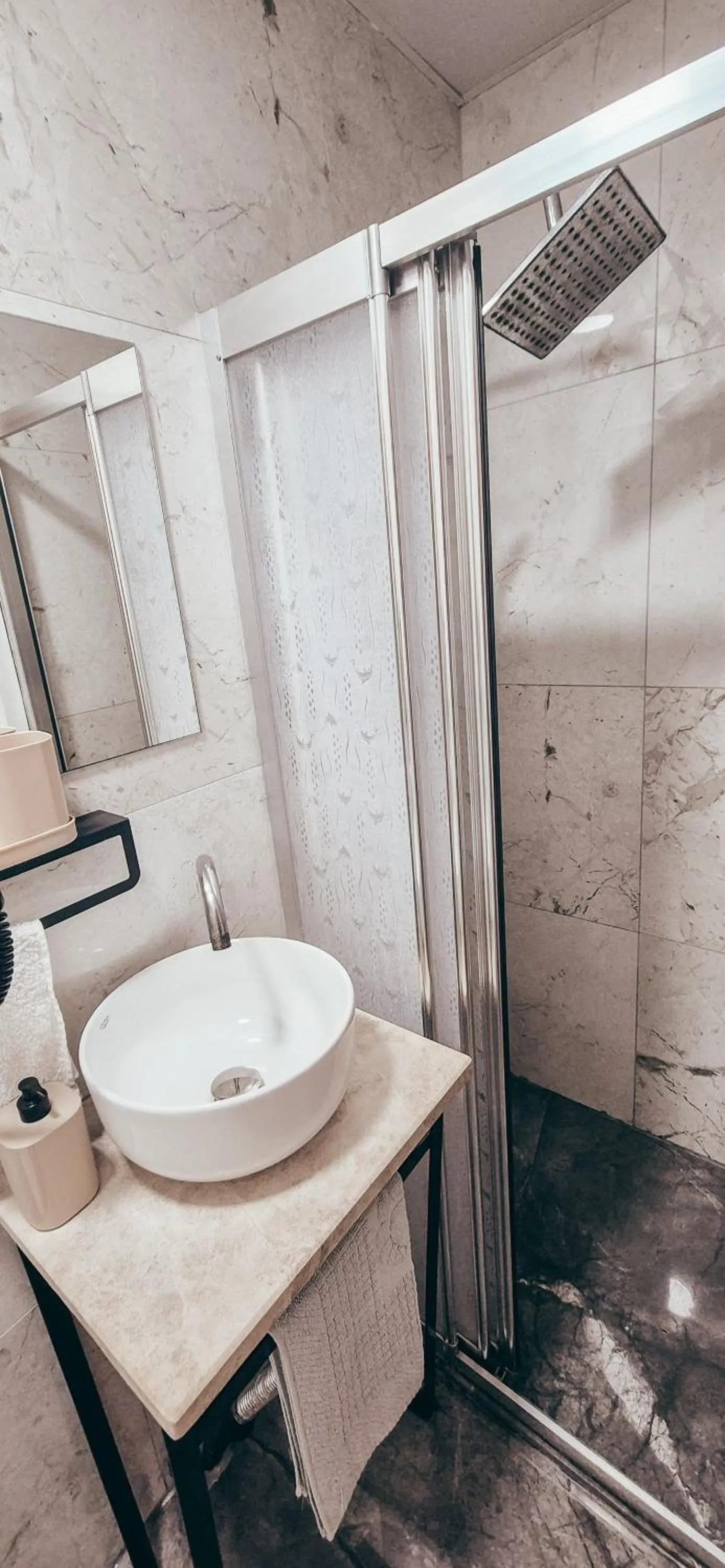 Shower in La Luna Otel Cunda