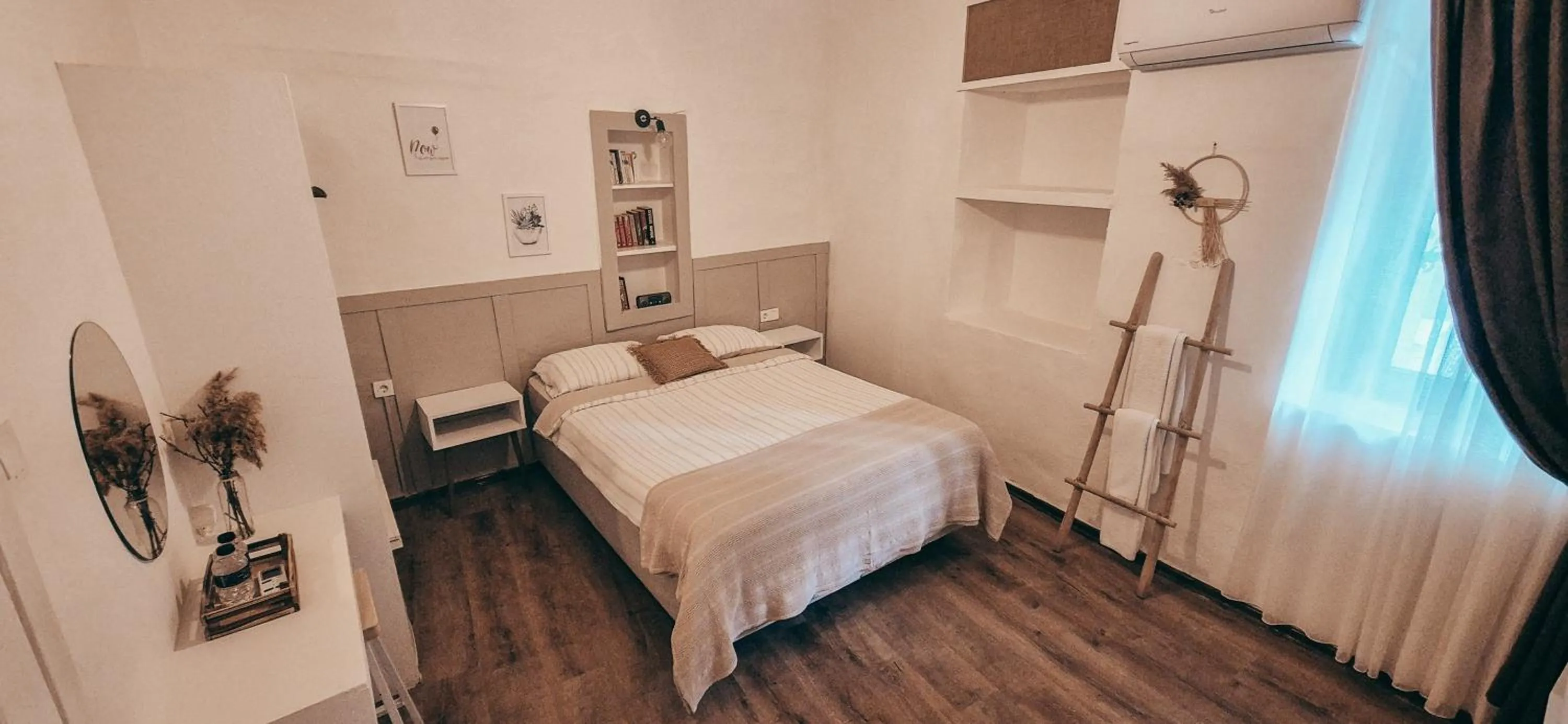 Photo of the whole room, Bed in La Luna Otel Cunda