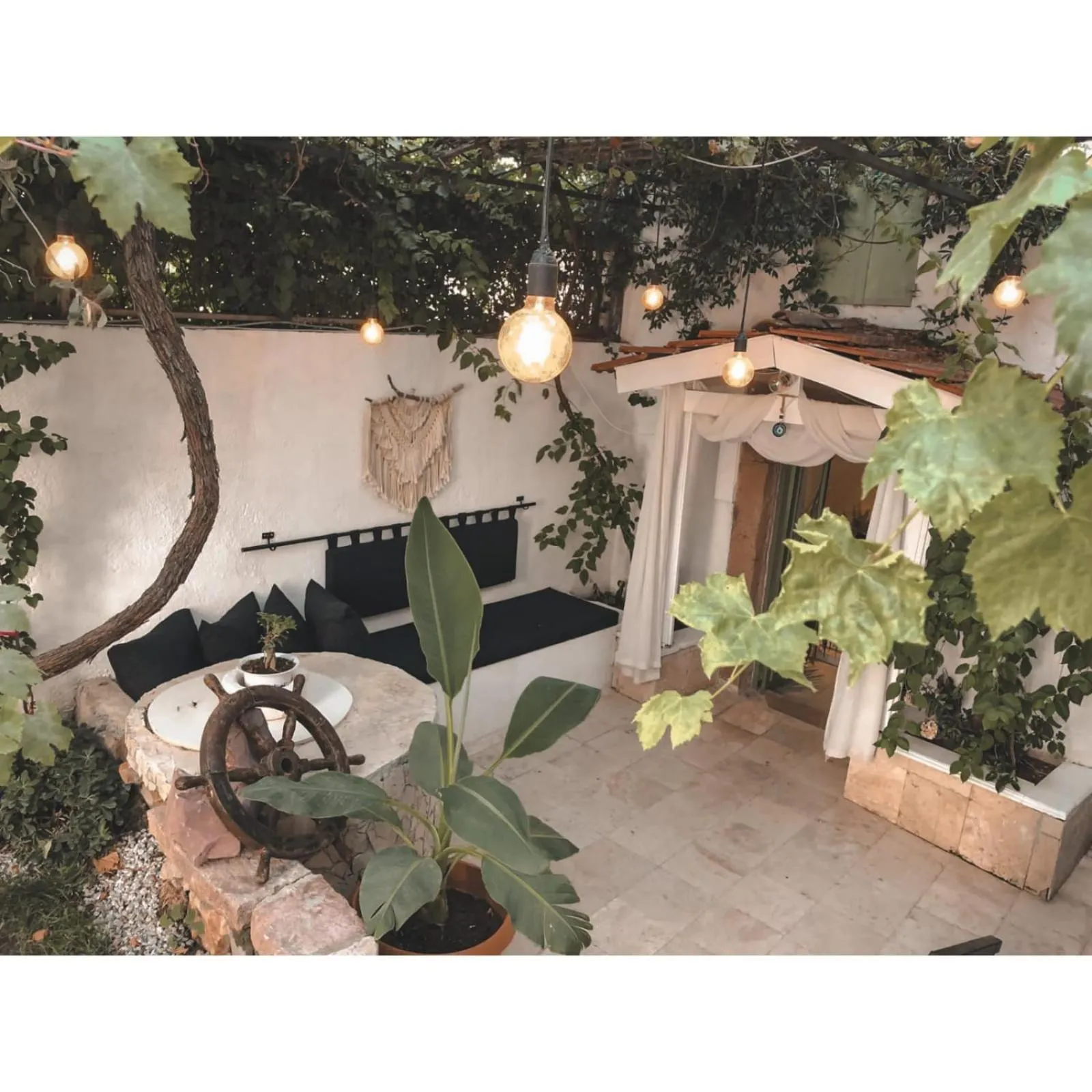 Garden in La Luna Otel Cunda