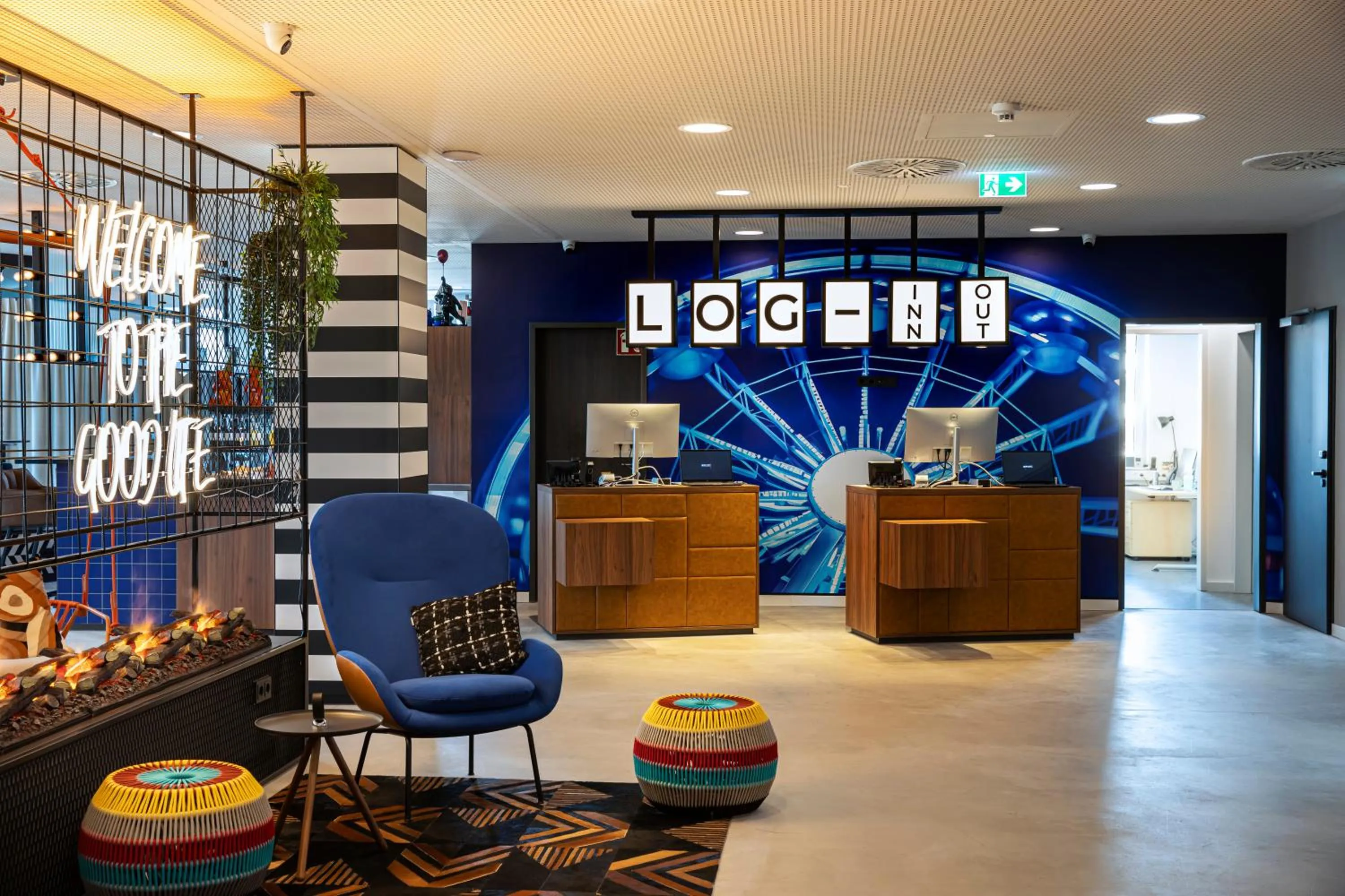Lobby or reception in LOGINN Hotel Offenbach