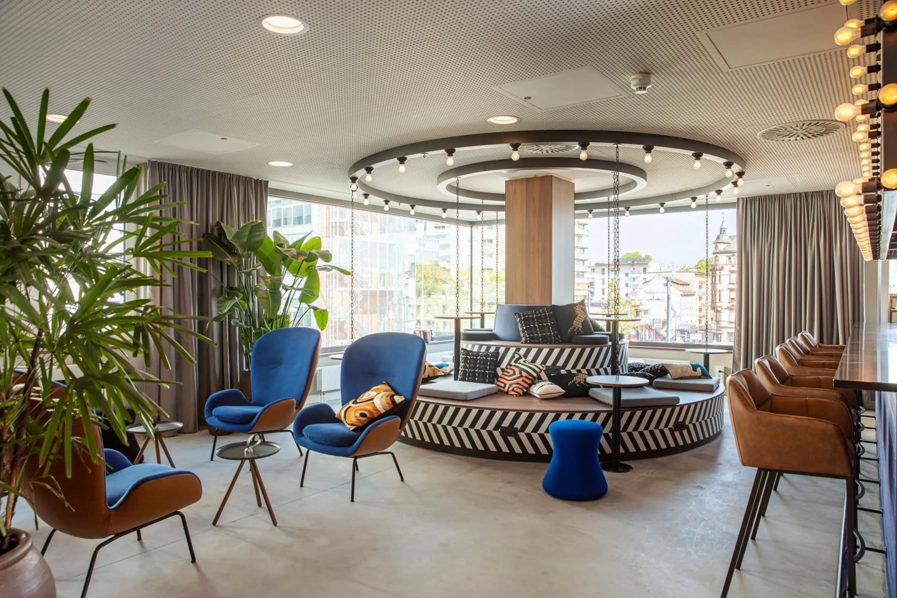 Lounge or bar in LOGINN Hotel Offenbach