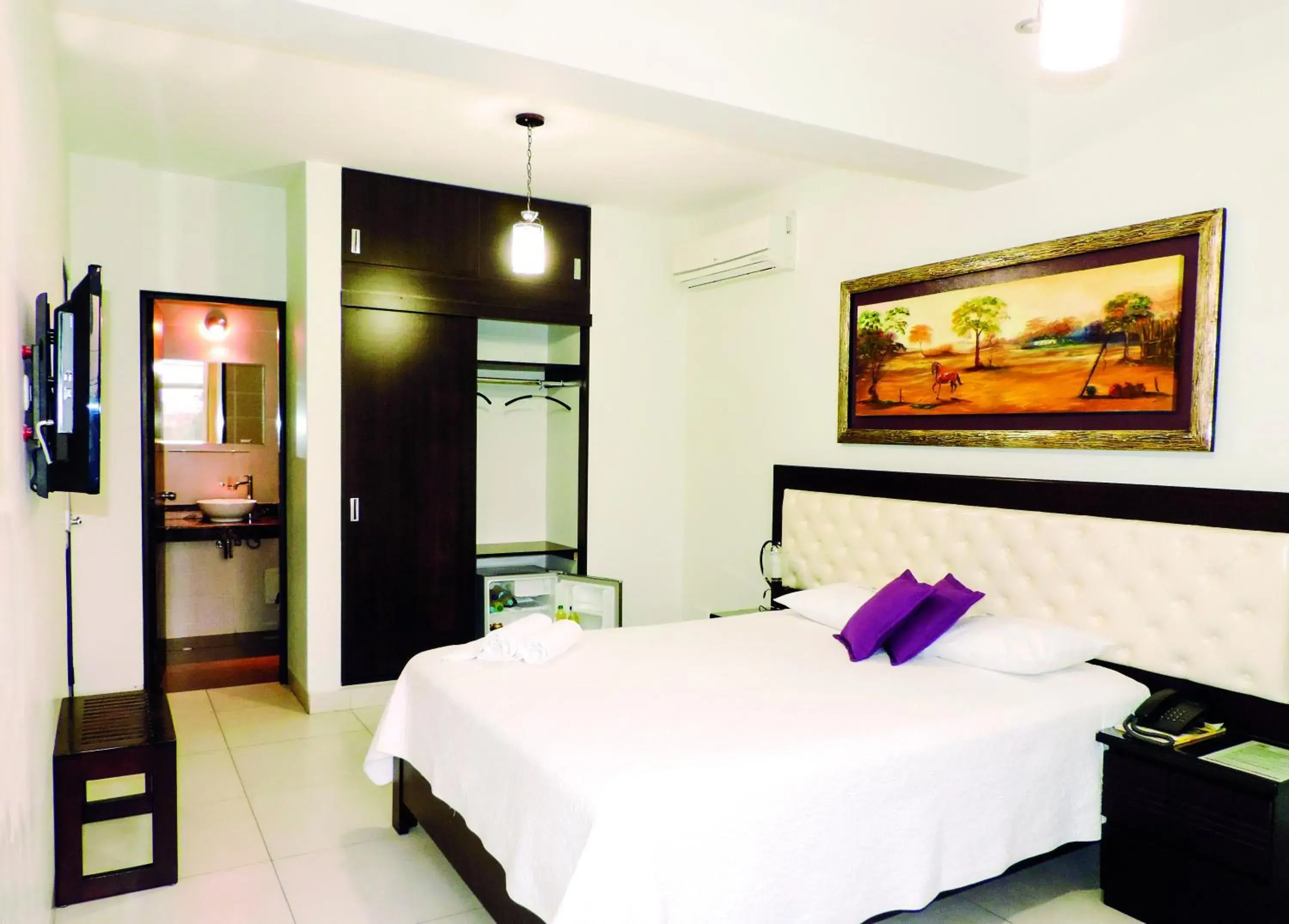 Deluxe Room - single occupancy in Cacique Hotel Deluxe Room - single occupancy in Cacique Hotel