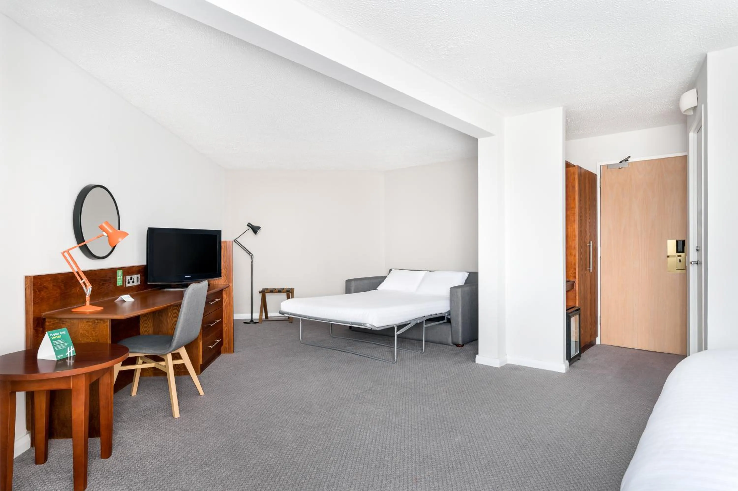 Bed in Holiday Inn Northampton by IHG