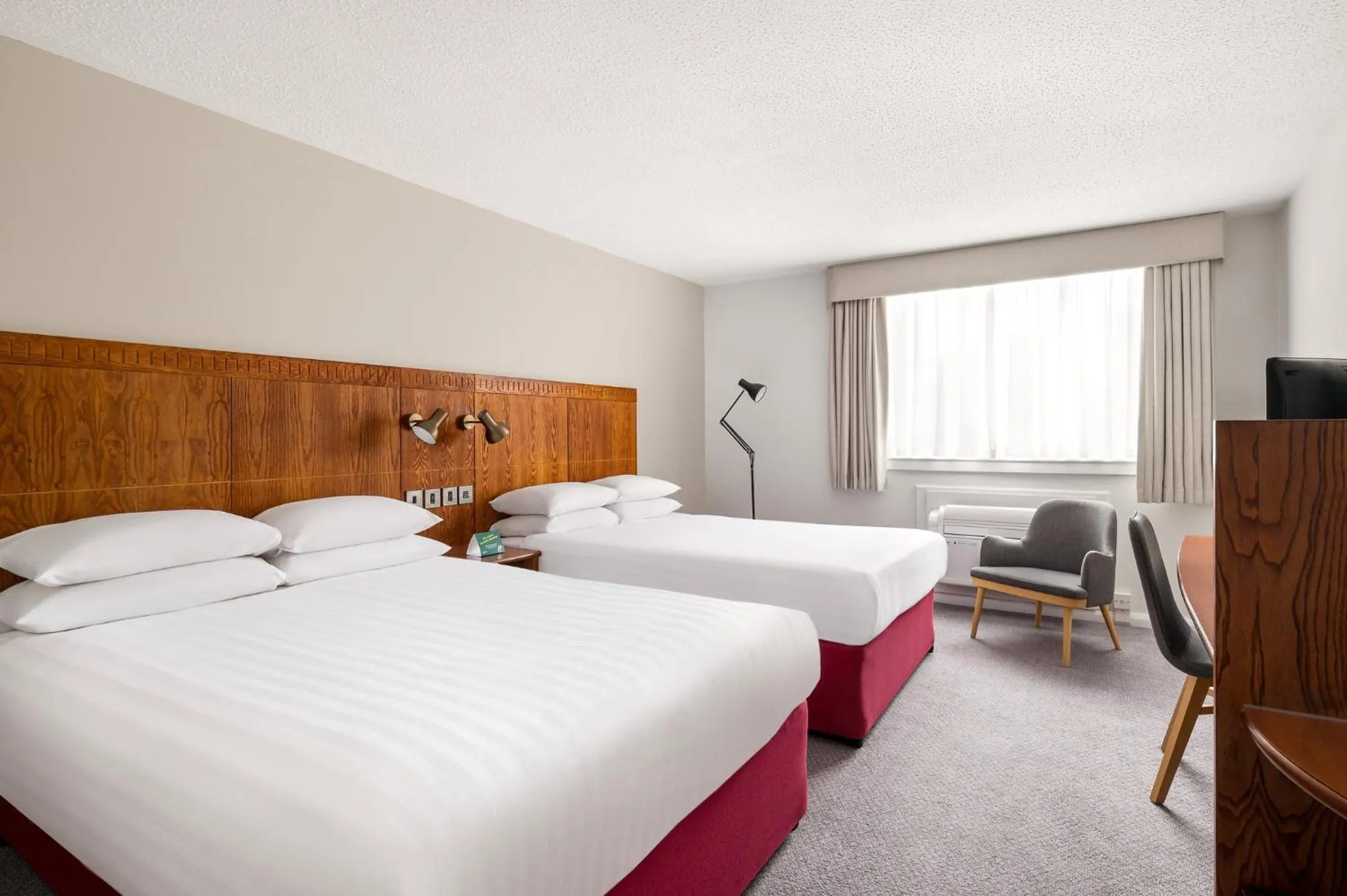 Photo of the whole room, Bed in Holiday Inn Northampton by IHG