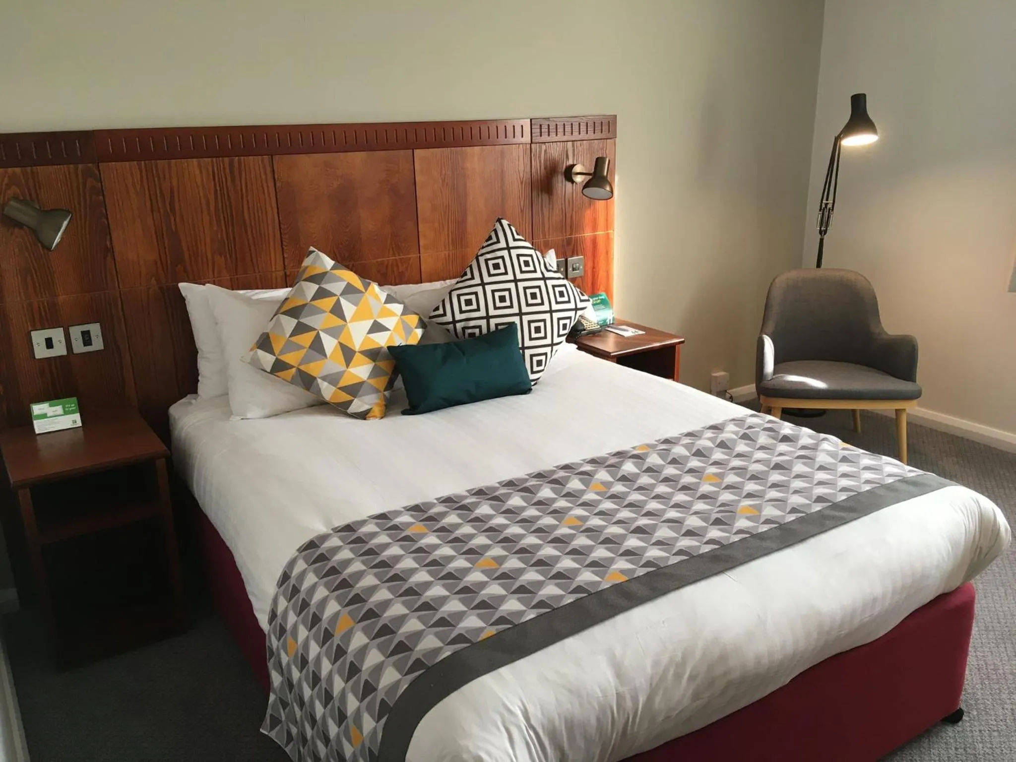 Photo of the whole room, Bed in Holiday Inn Northampton by IHG