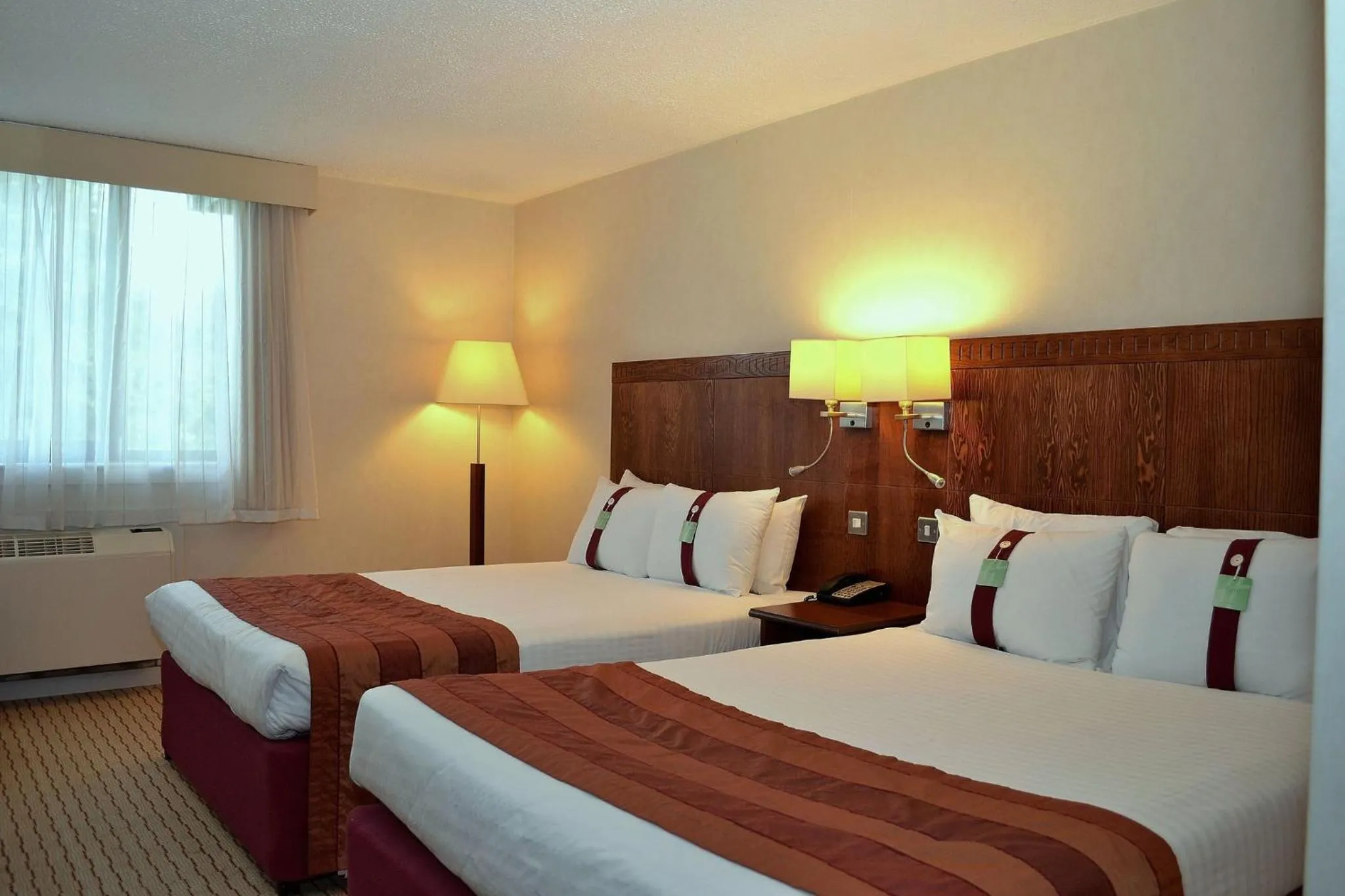 Photo of the whole room, Bed in Holiday Inn Northampton by IHG