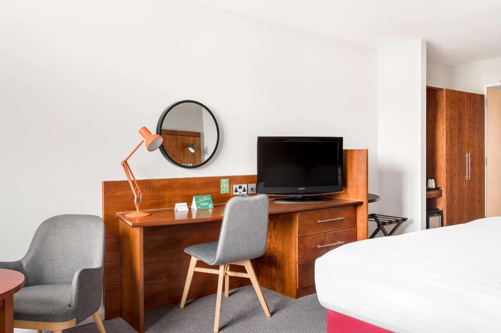 Photo of the whole room, Bed in Holiday Inn Northampton by IHG