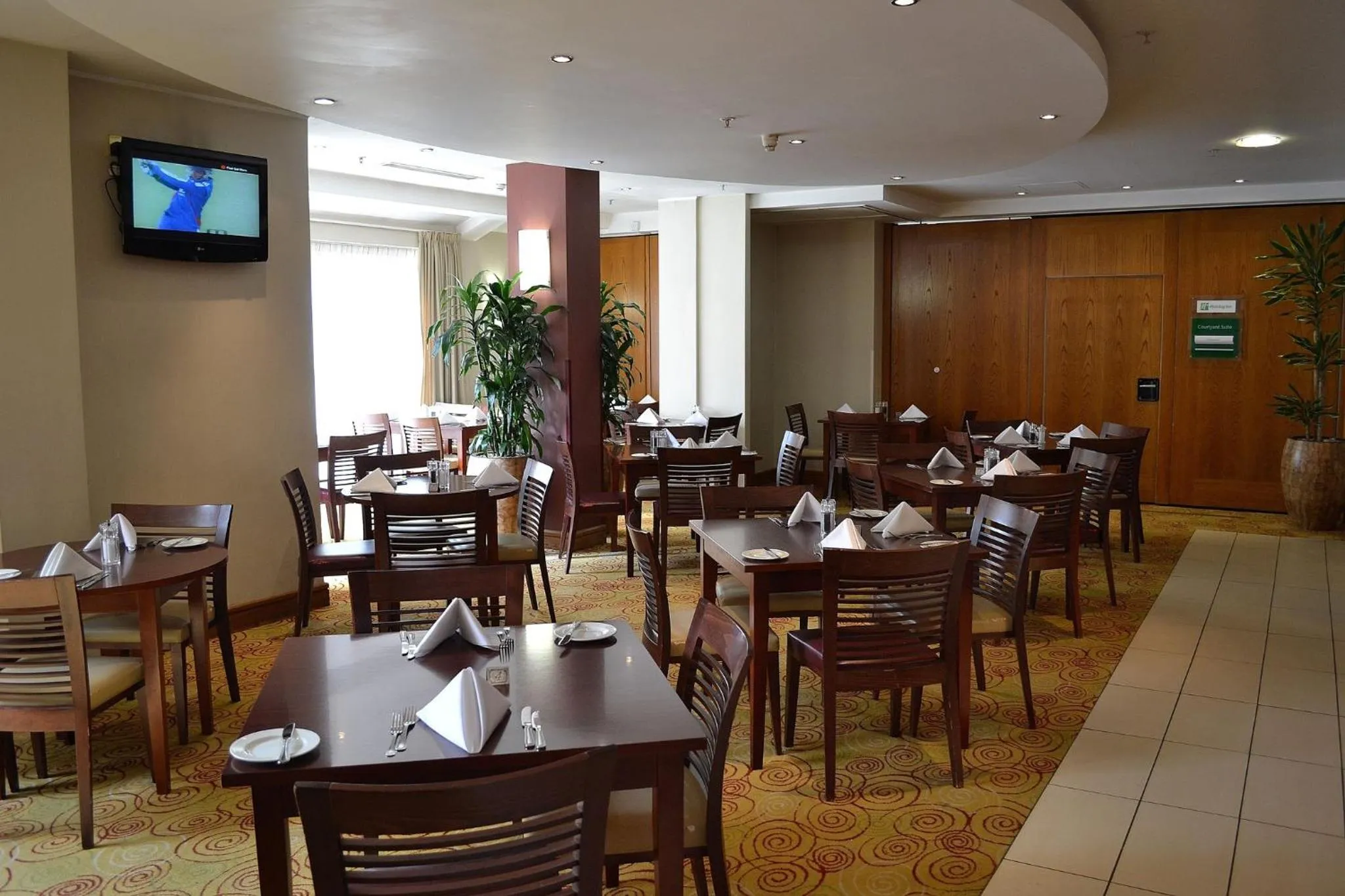 Restaurant/places to eat in Holiday Inn Northampton by IHG