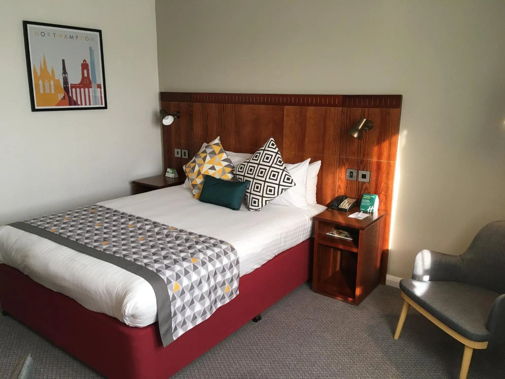 Photo of the whole room, Bed in Holiday Inn Northampton by IHG