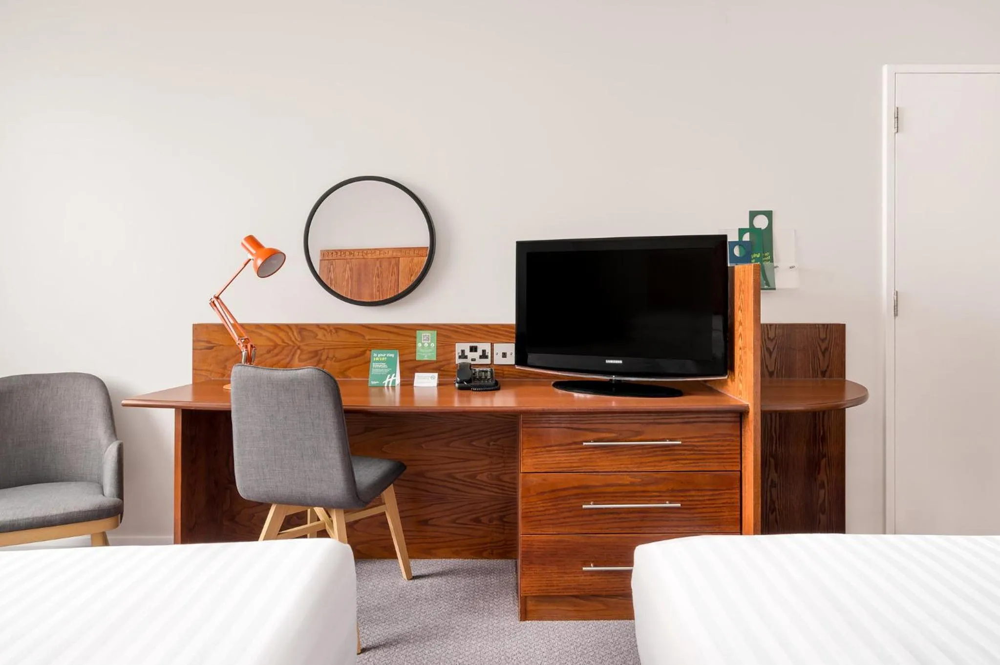 Photo of the whole room, Bed in Holiday Inn Northampton by IHG