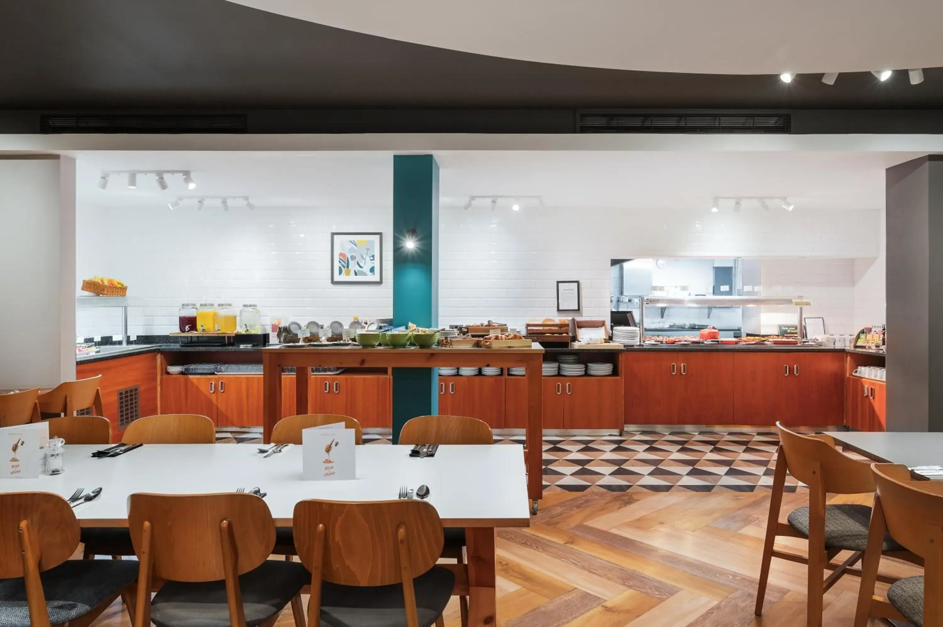 Restaurant/places to eat in Holiday Inn Northampton by IHG Restaurant/places to eat in Holiday Inn Northampton by IHG