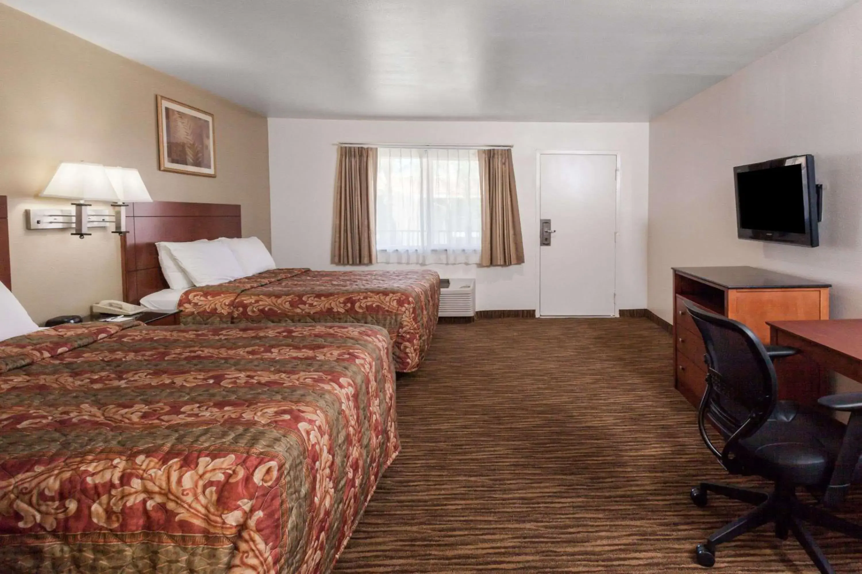 Photo of the whole room, Bed in Travelodge by Wyndham Hemet CA Photo of the whole room, Bed in Travelodge by Wyndham Hemet CA