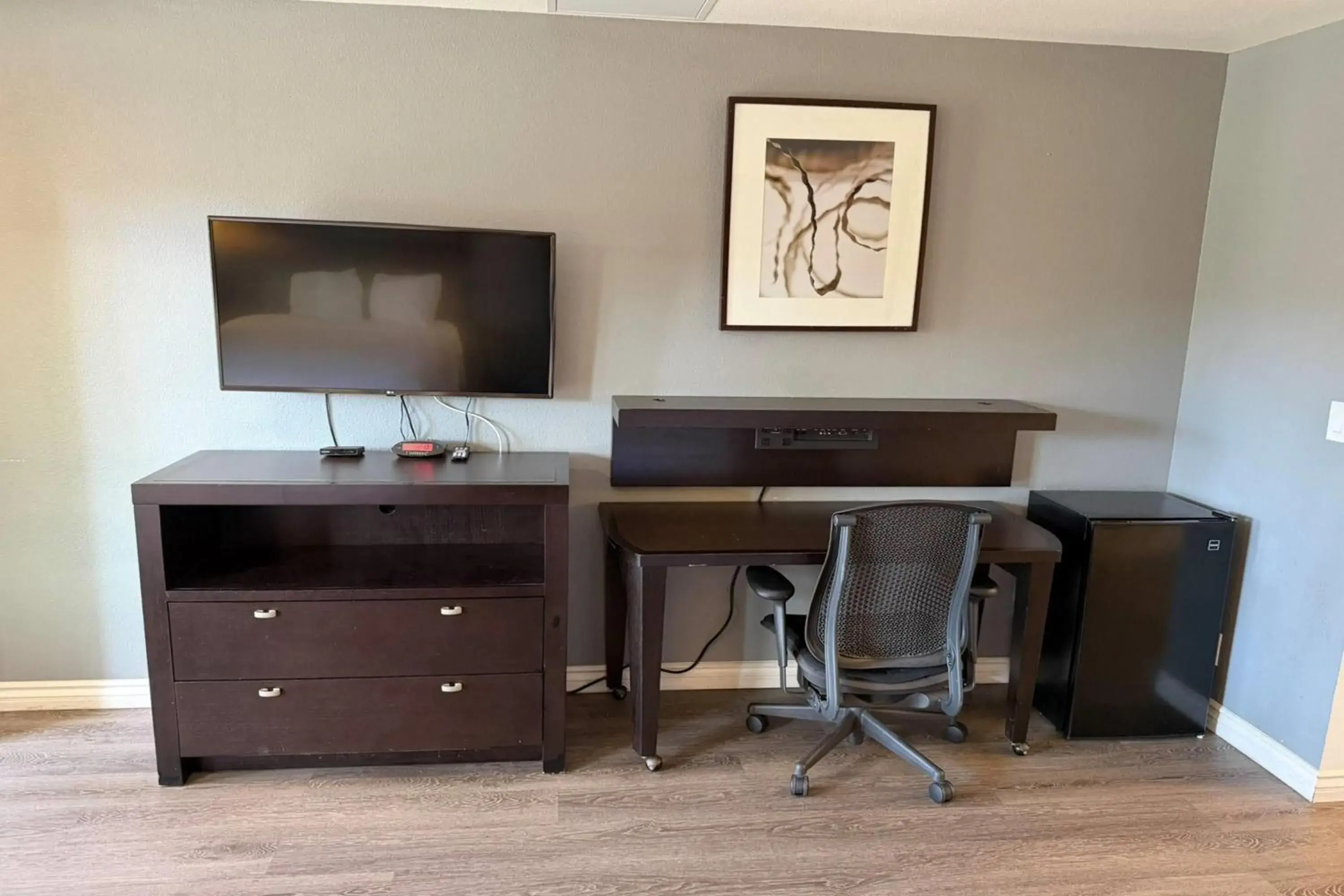 Photo of the whole room in Travelodge by Wyndham Hemet CA Photo of the whole room in Travelodge by Wyndham Hemet CA