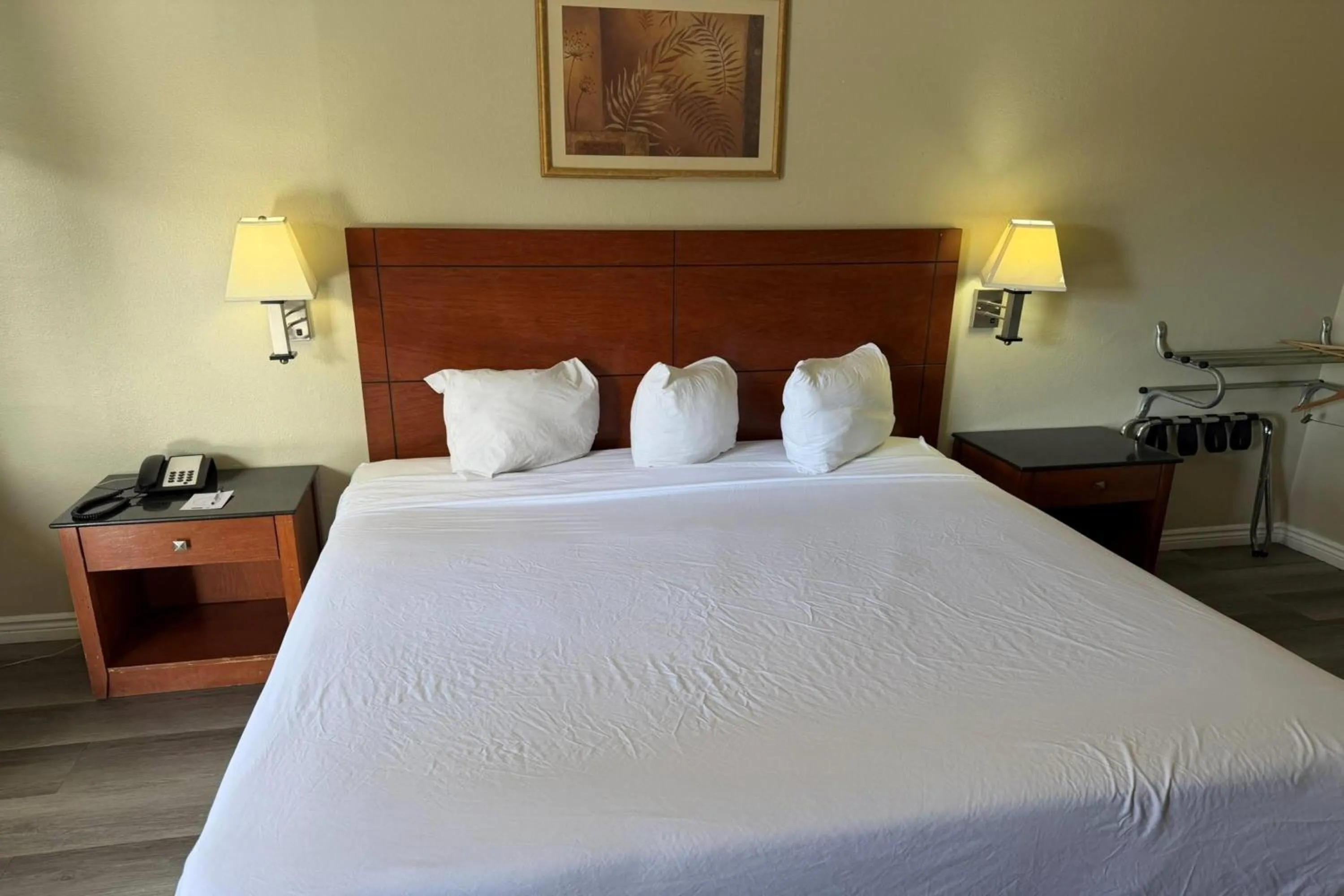 Photo of the whole room, Bed in Travelodge by Wyndham Hemet CA