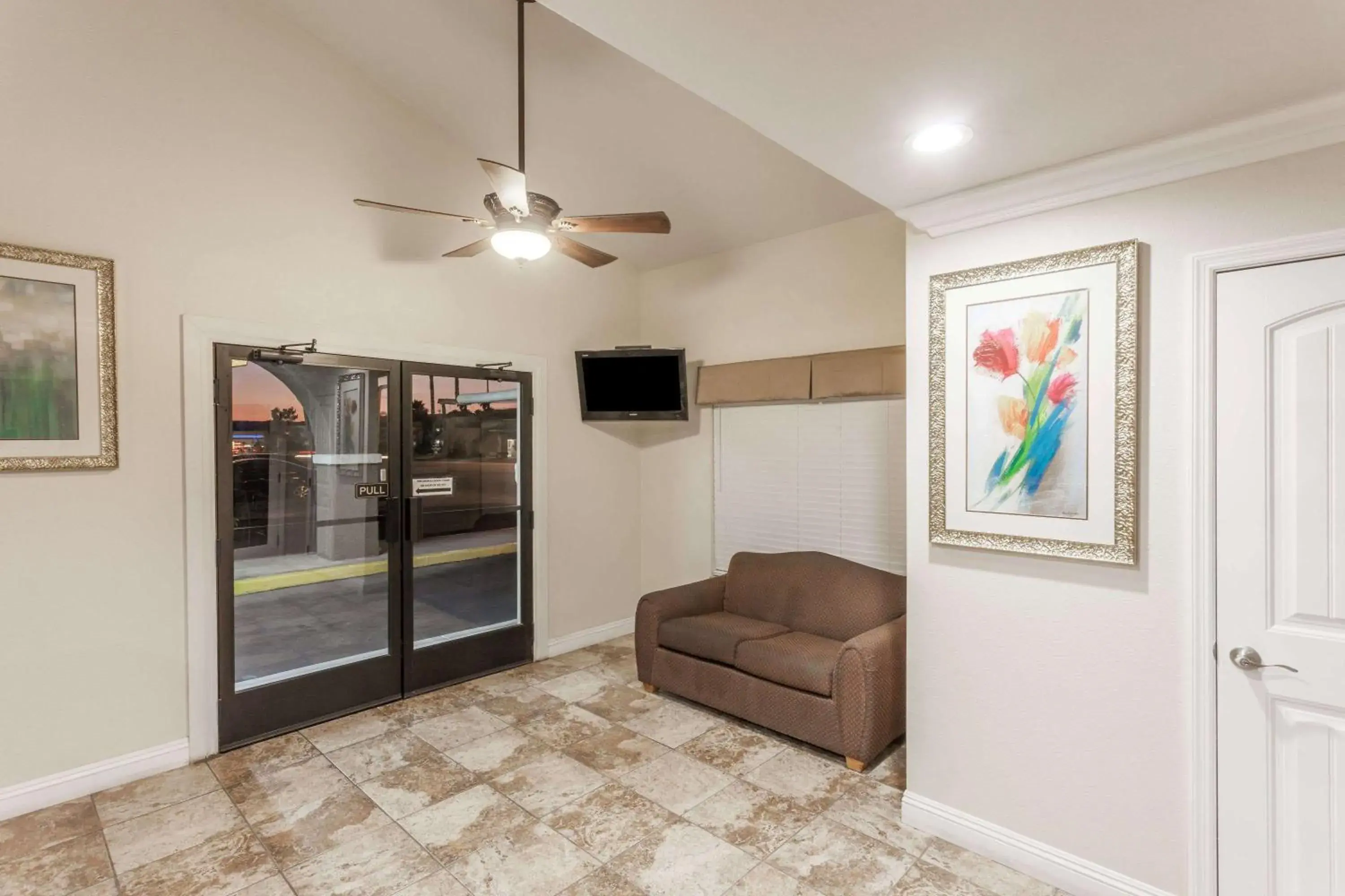 Lobby or reception in Travelodge by Wyndham Hemet CA Lobby or reception in Travelodge by Wyndham Hemet CA