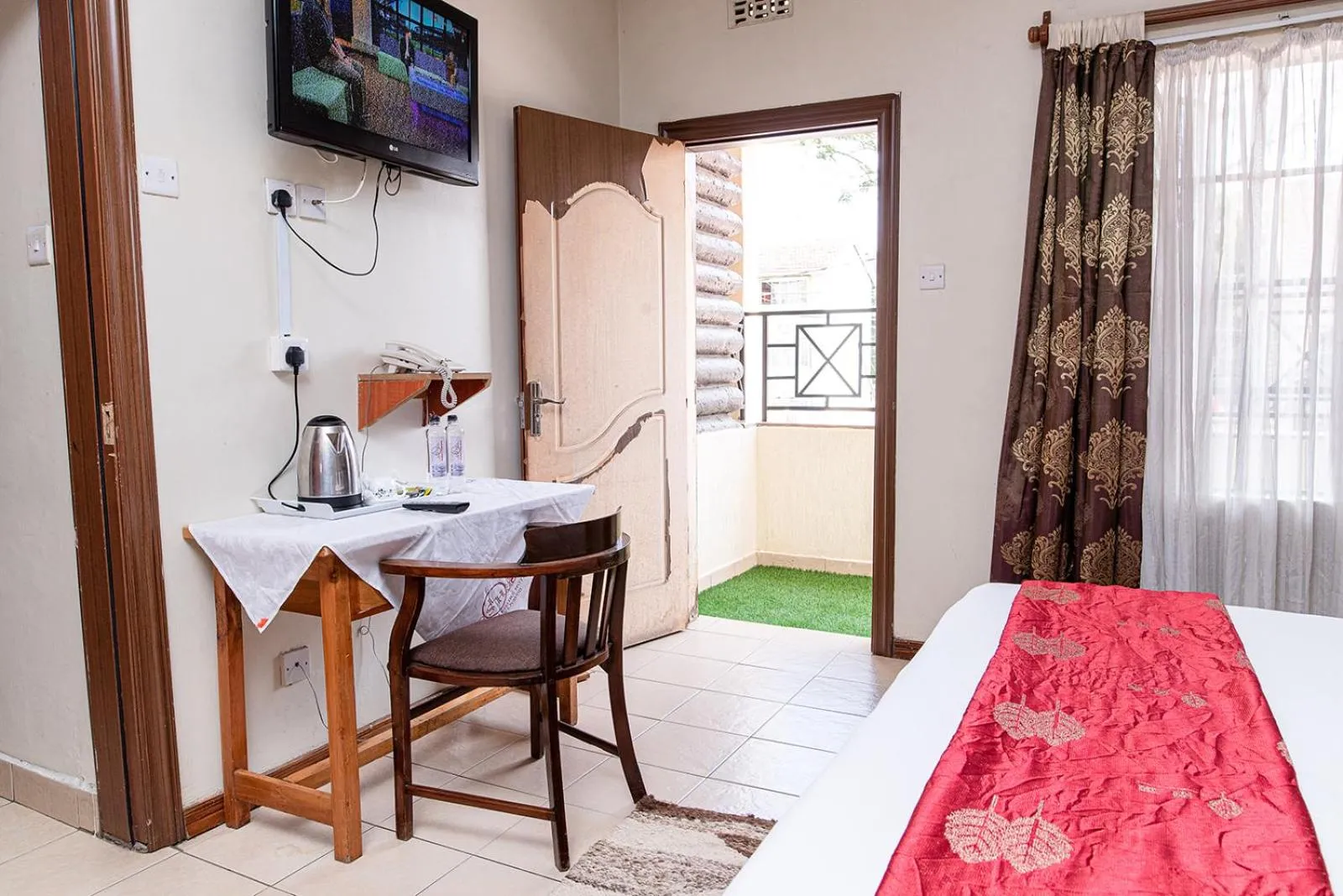 TV/Entertainment Center in The Stand Leisure Hotel