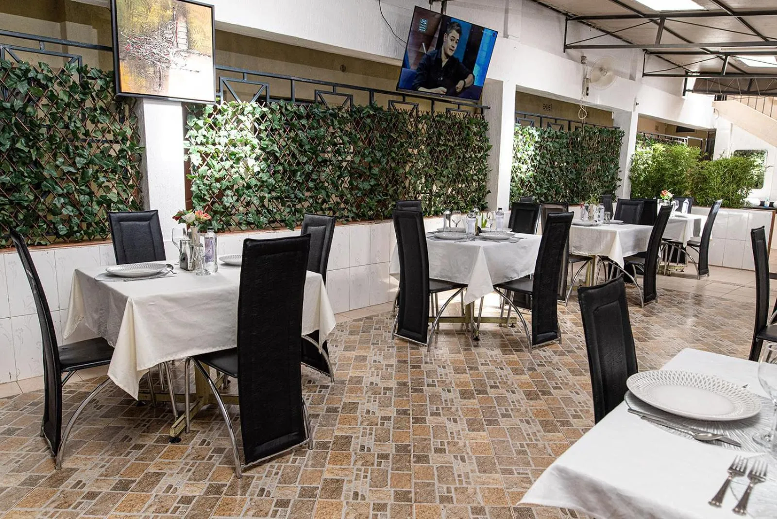 Restaurant/Places to Eat in The Stand Leisure Hotel