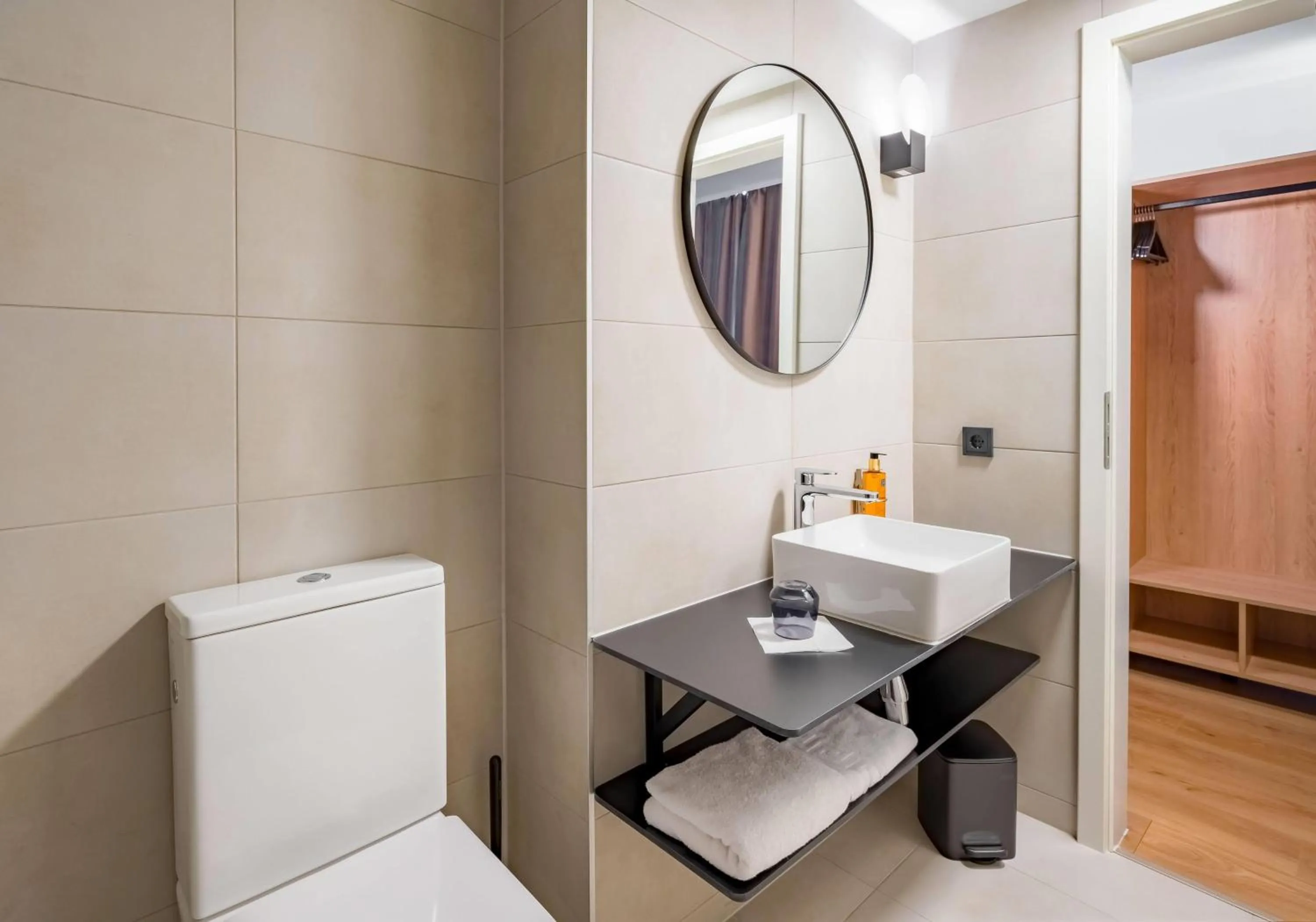 Bathroom in Aspire Palais Recklinghausen, Trademark Collection by Wyndham