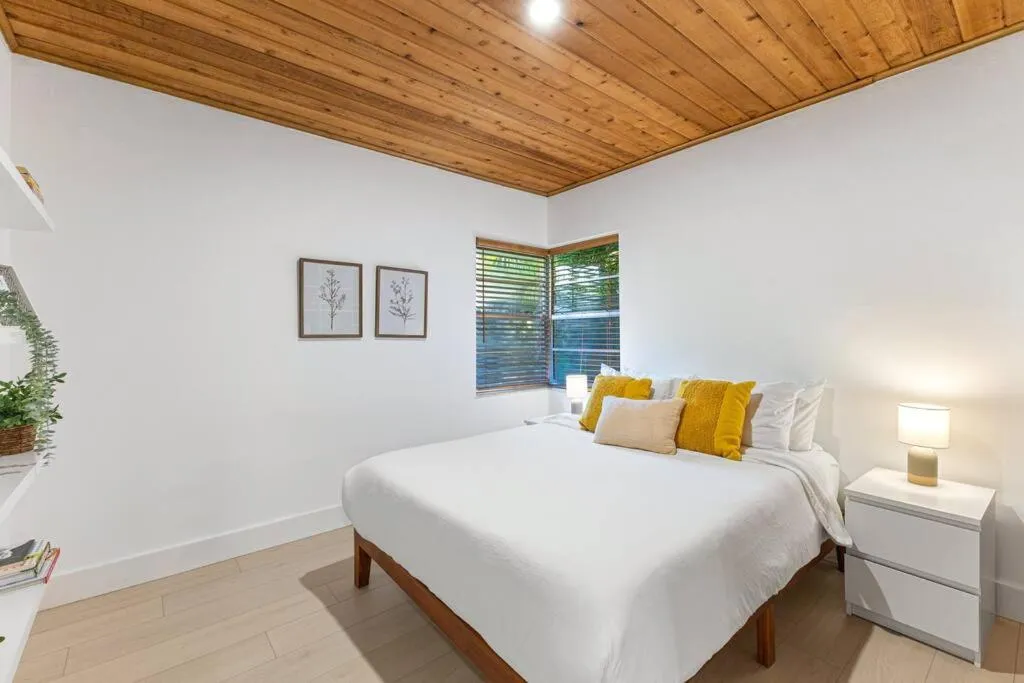 Bed in Welcoming Airbnb Walkig distance to Las Olas Blvd