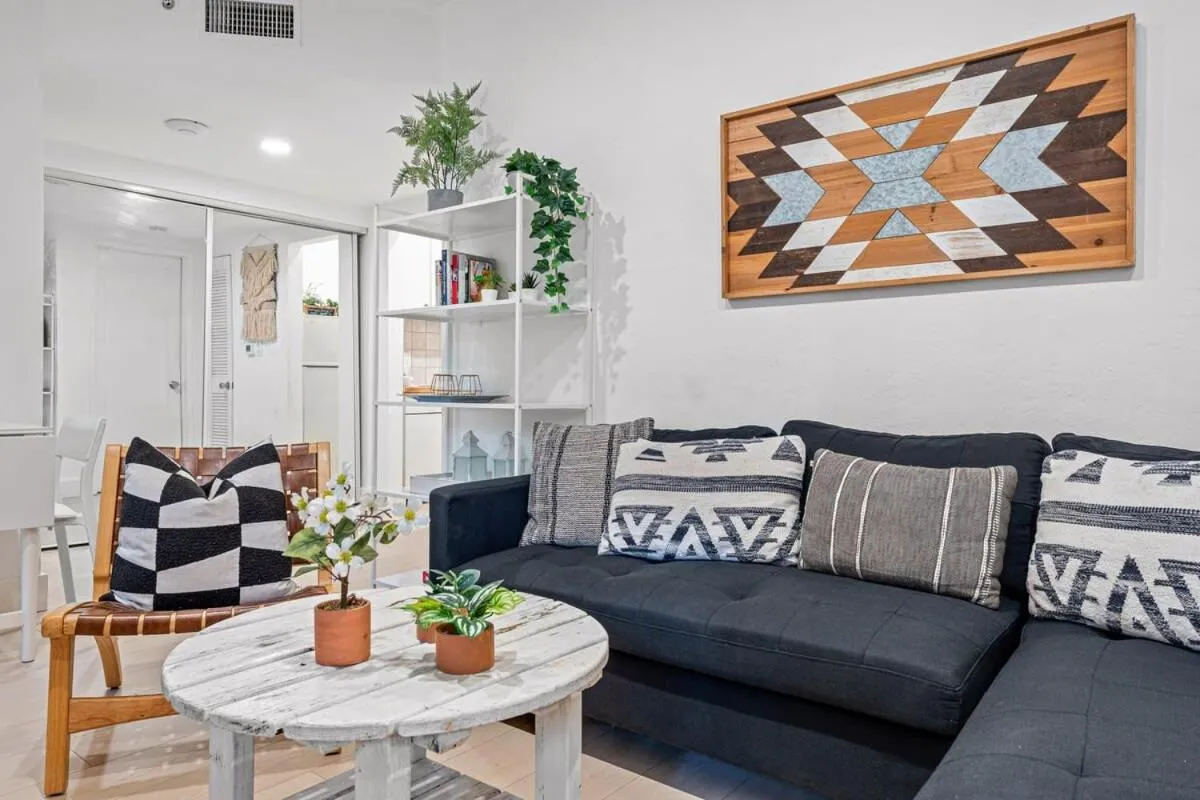 Beautiful Apt in Victoria Park (Las Olas Blvd)