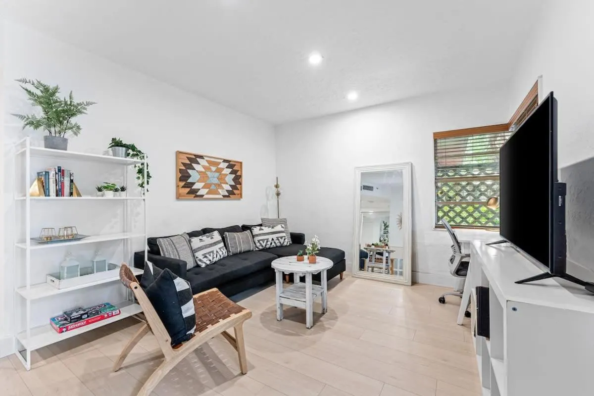Beautiful Apt in Victoria Park (Las Olas Blvd)