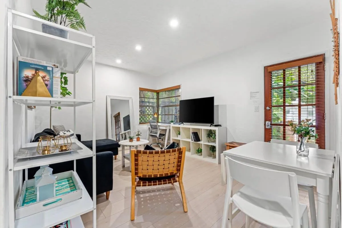Beautiful Apt in Victoria Park (Las Olas Blvd)